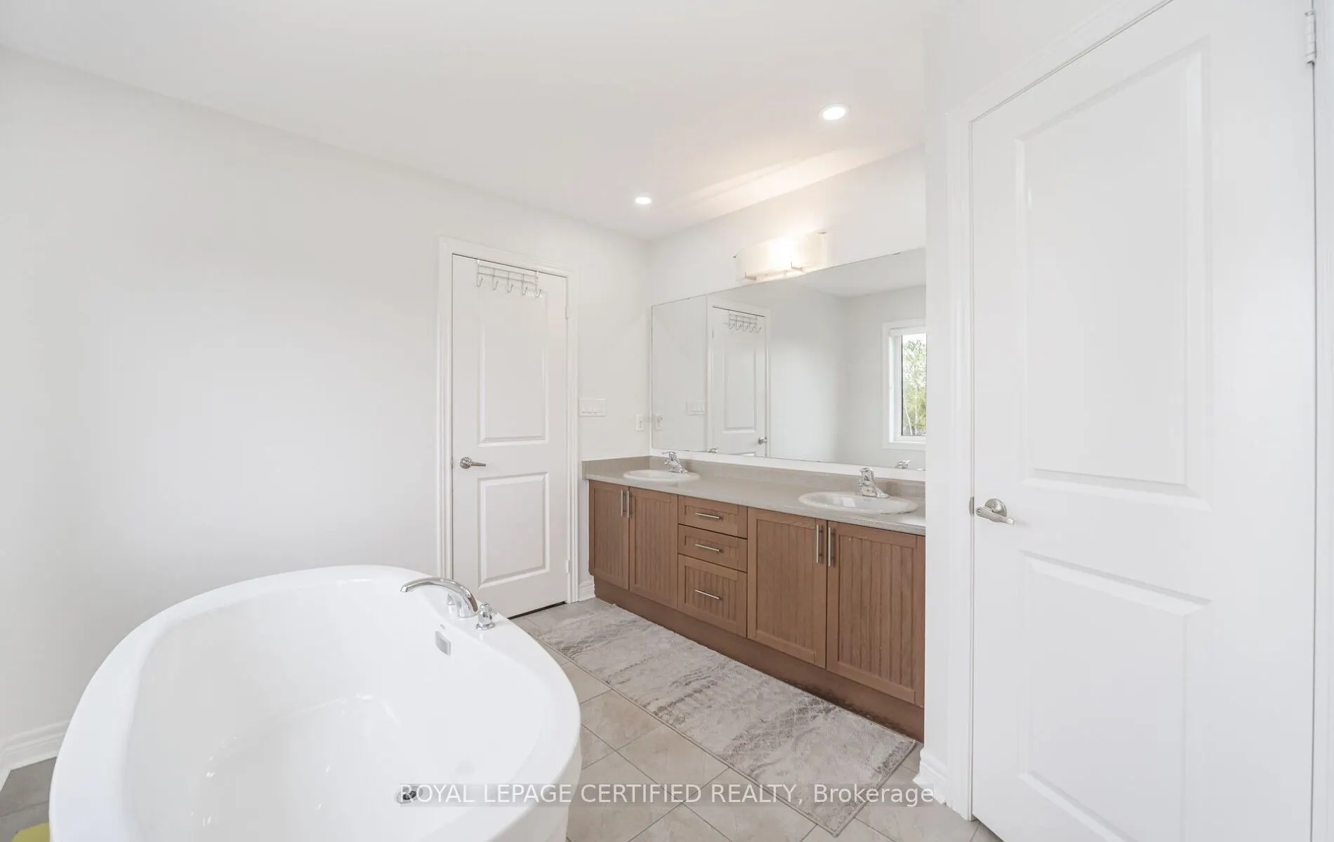 32 Cayton Crescent