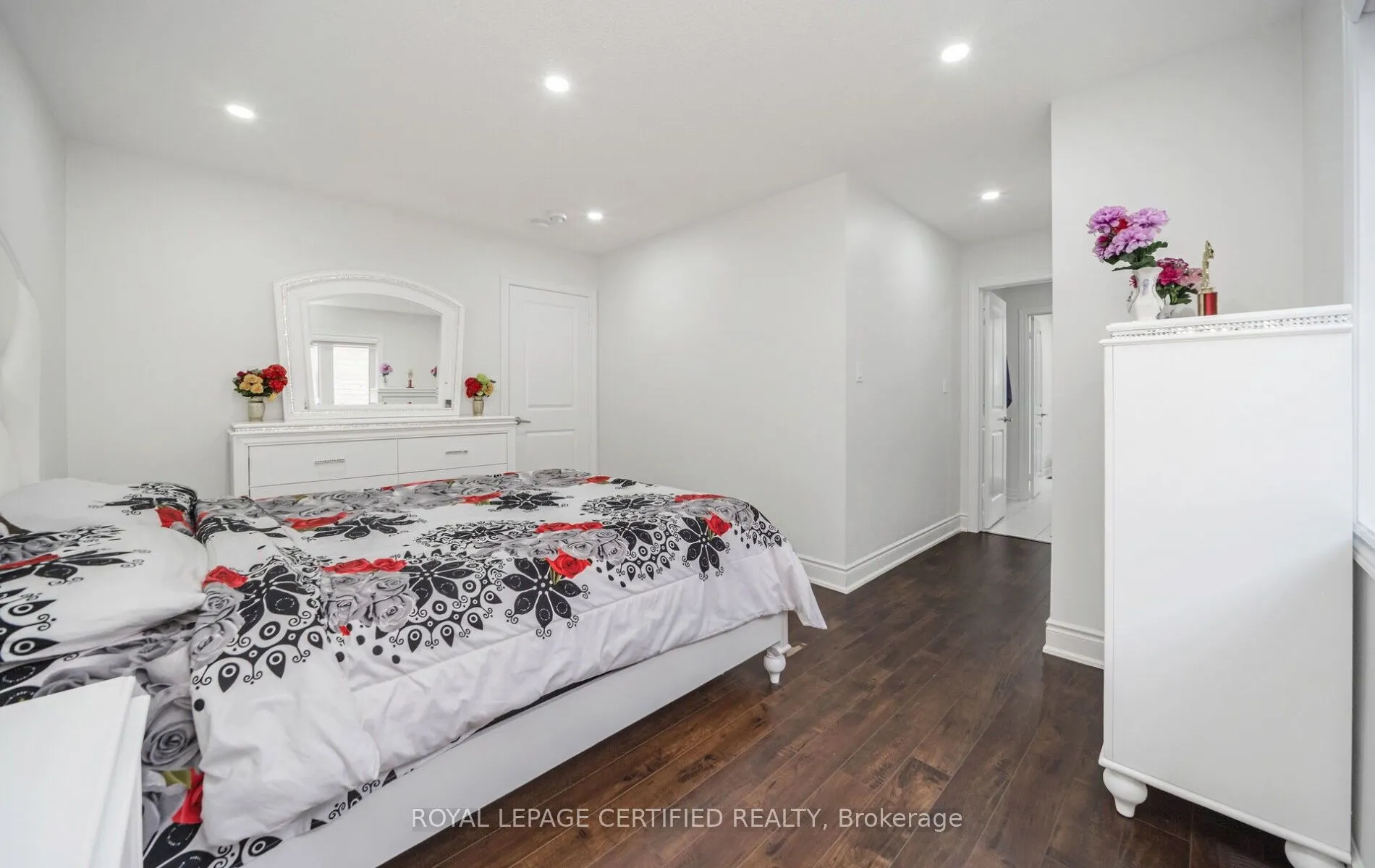 32 Cayton Crescent