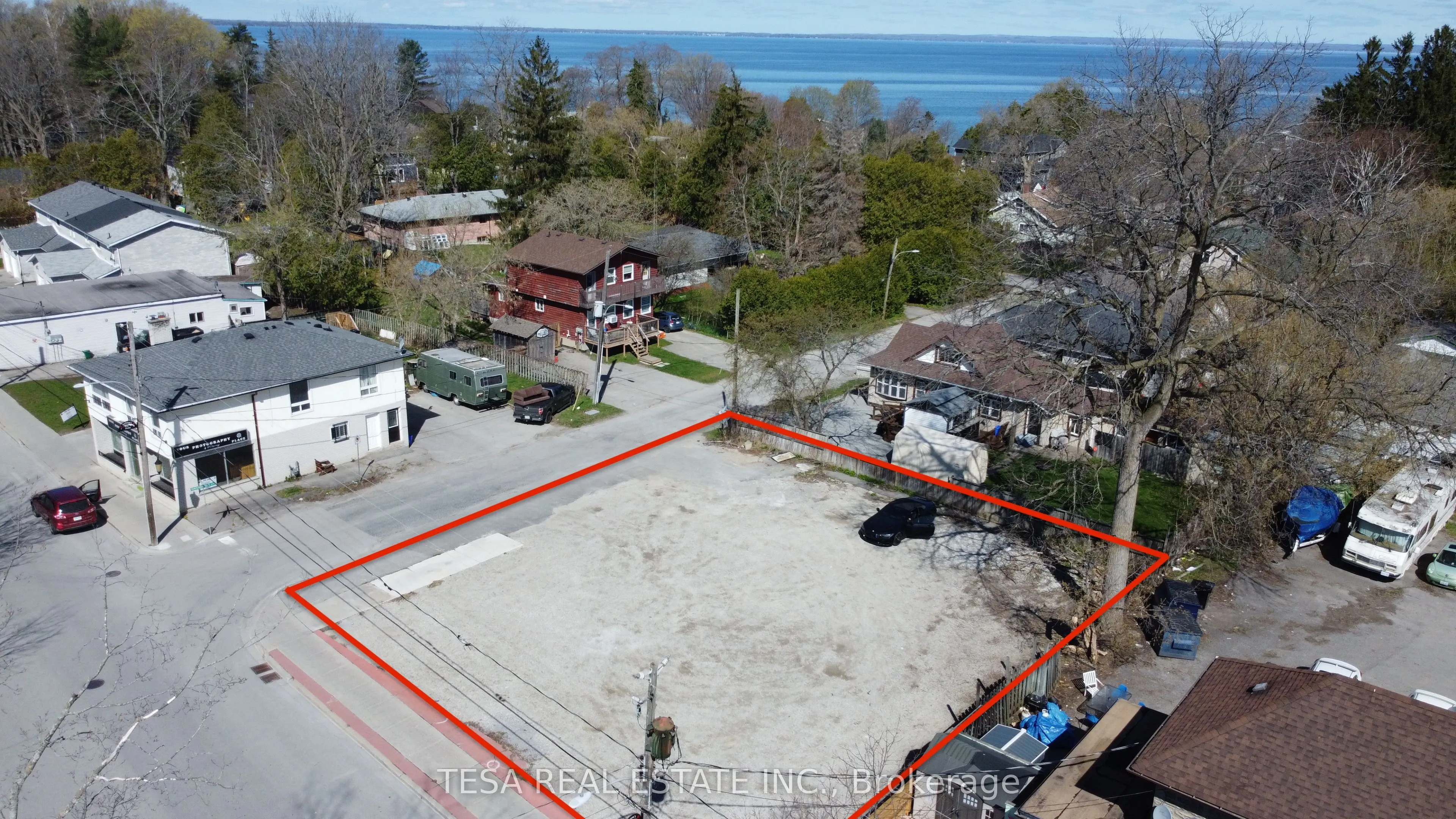 924 Lake Drive E