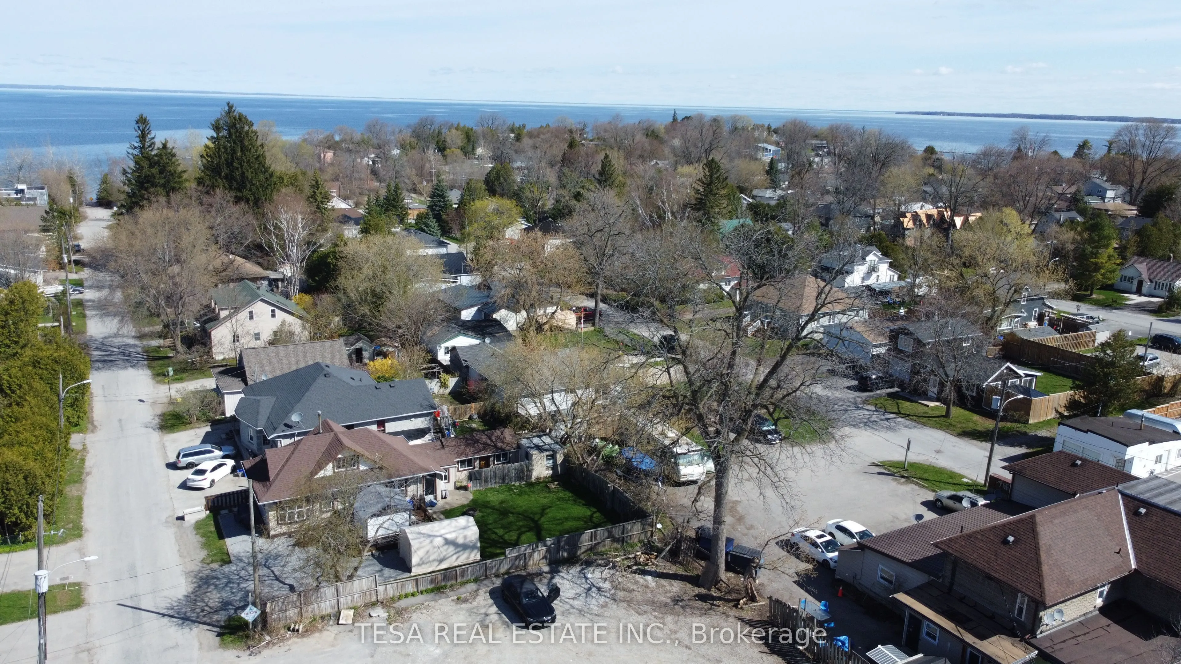924 Lake Drive E