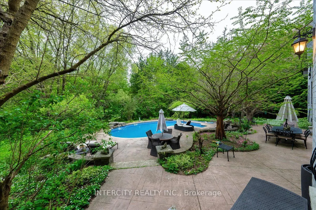15600 7th Concession Road