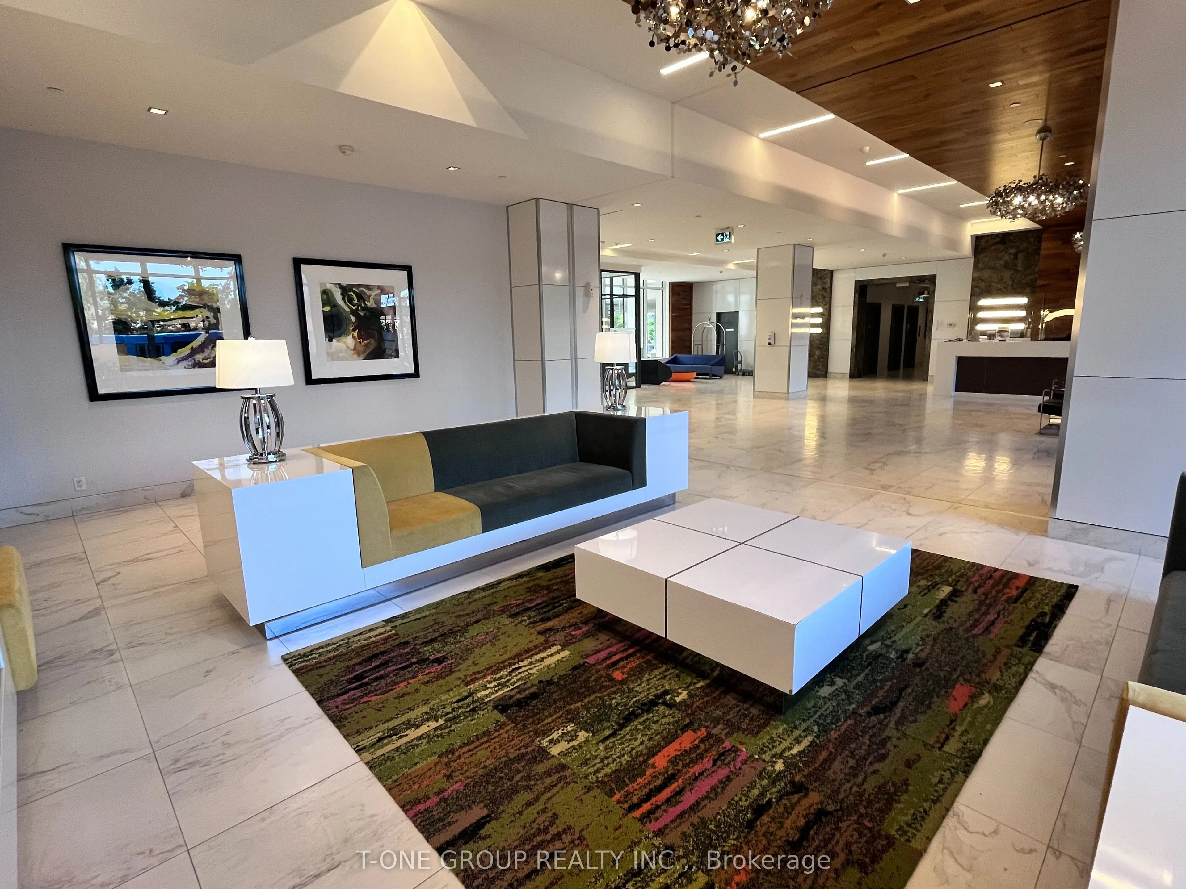 7890 Bathurst Street, #212