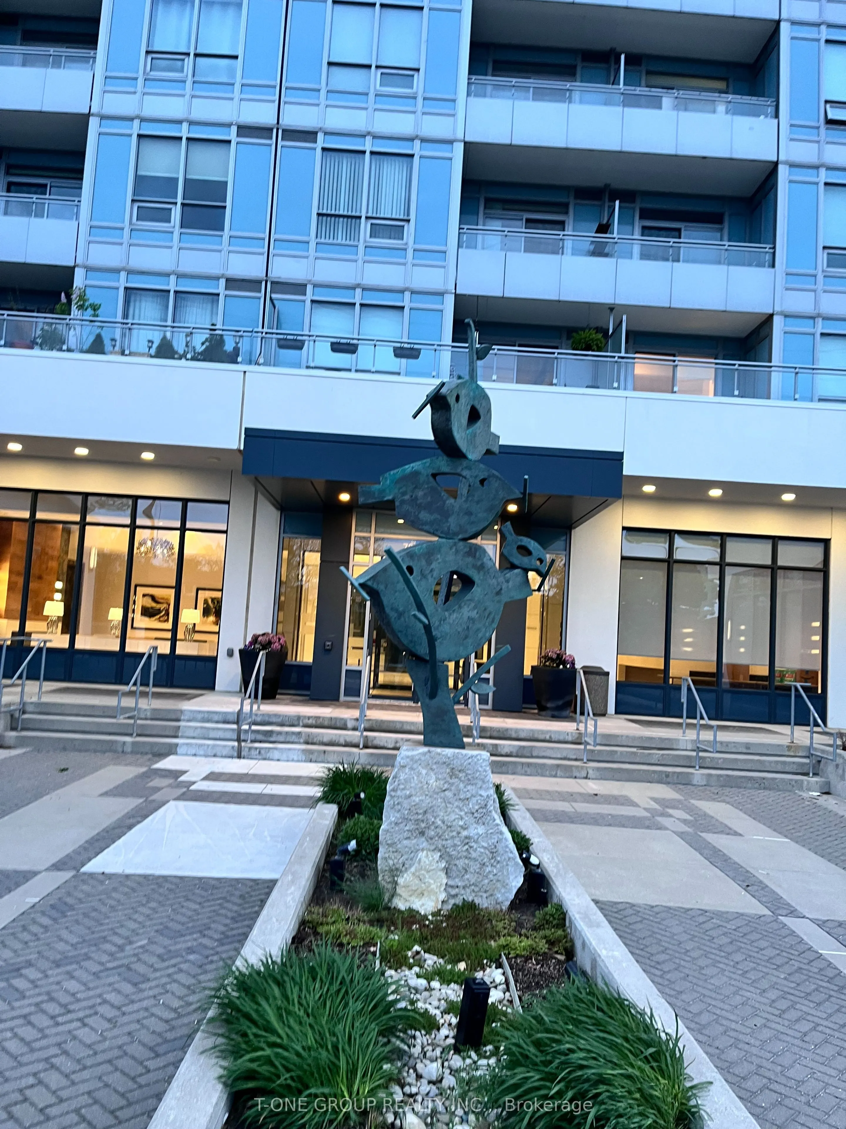 7890 Bathurst Street, #212