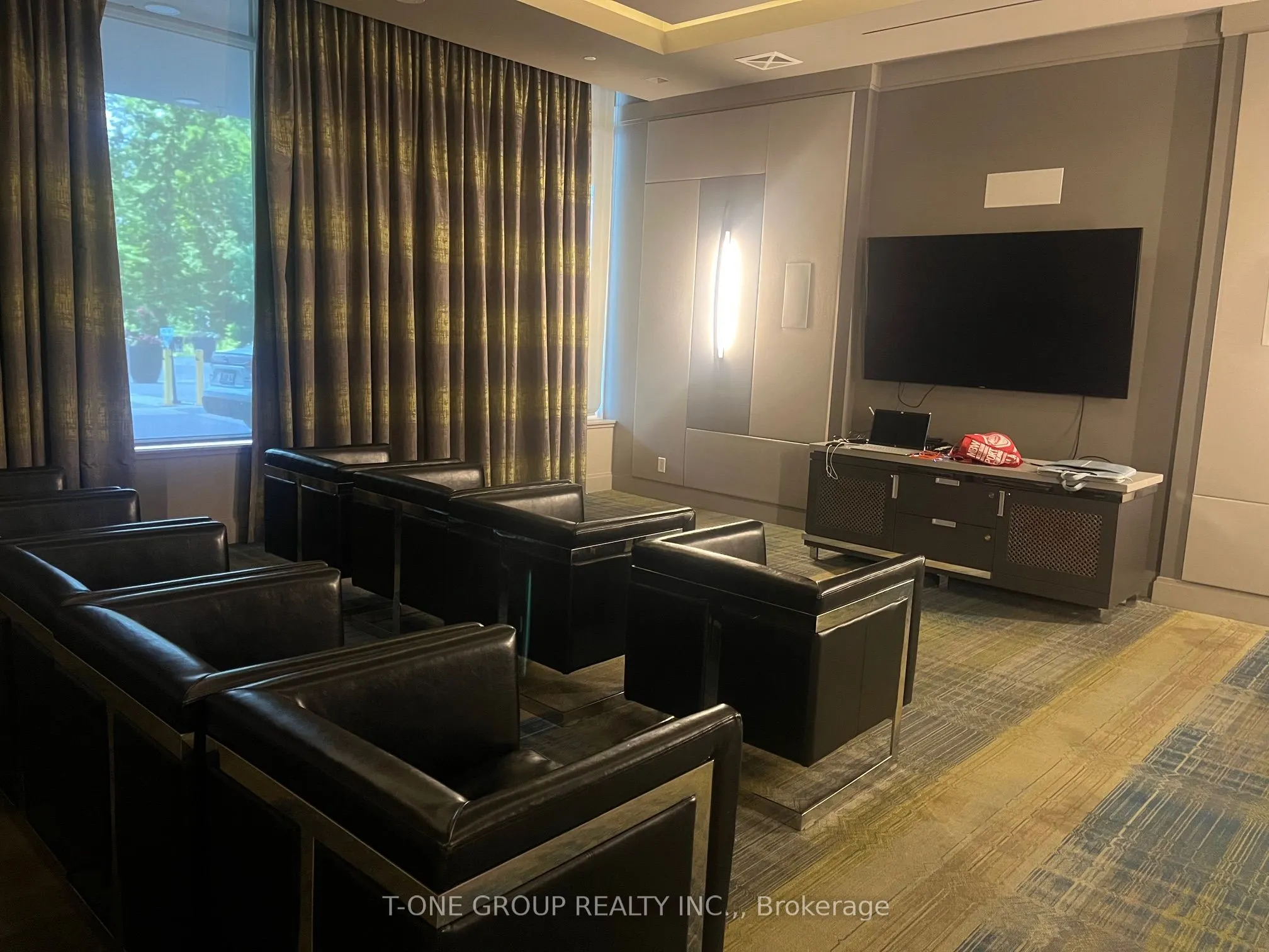 7890 Bathurst Street, #212