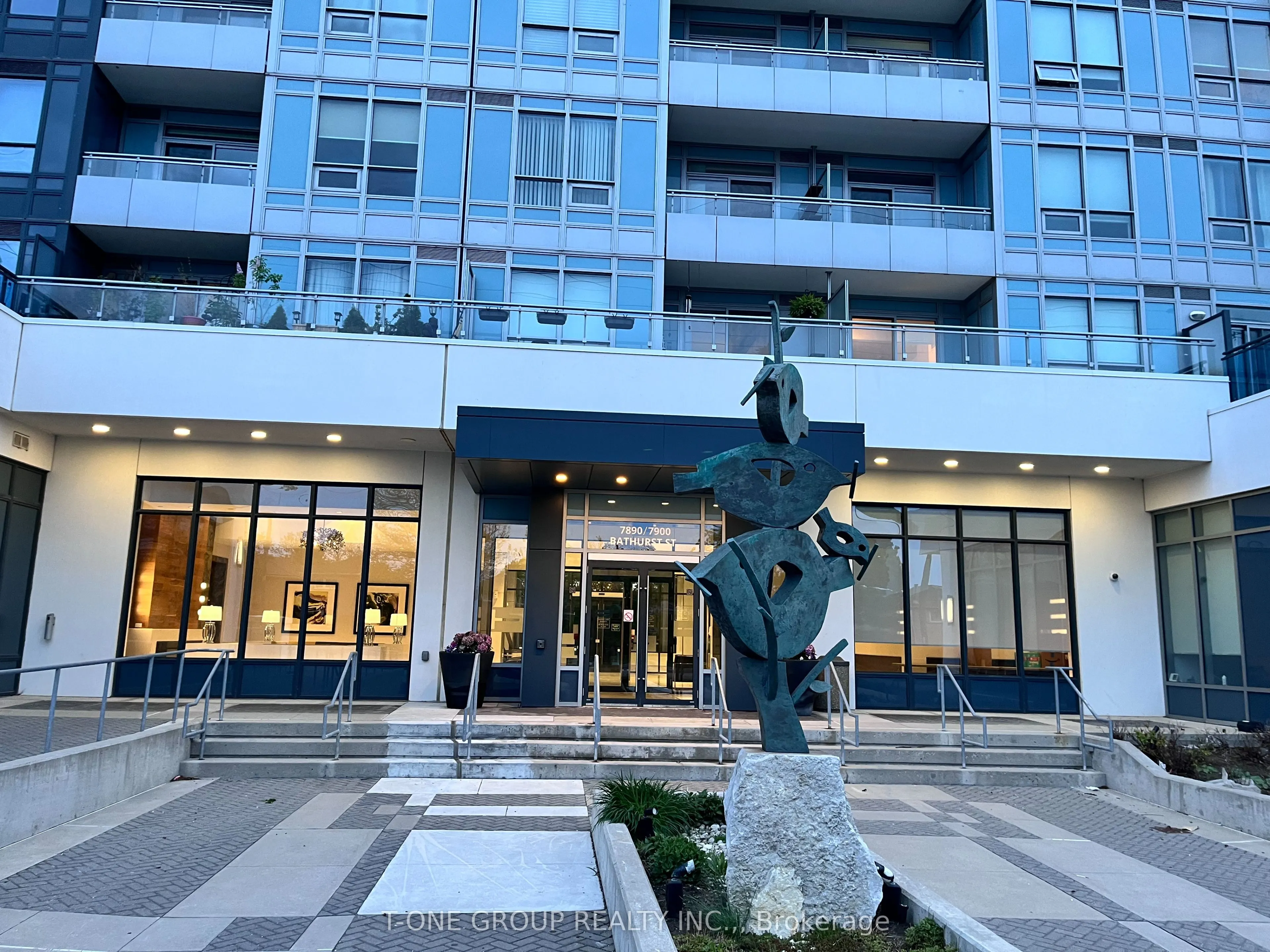 7890 Bathurst Street, #212
