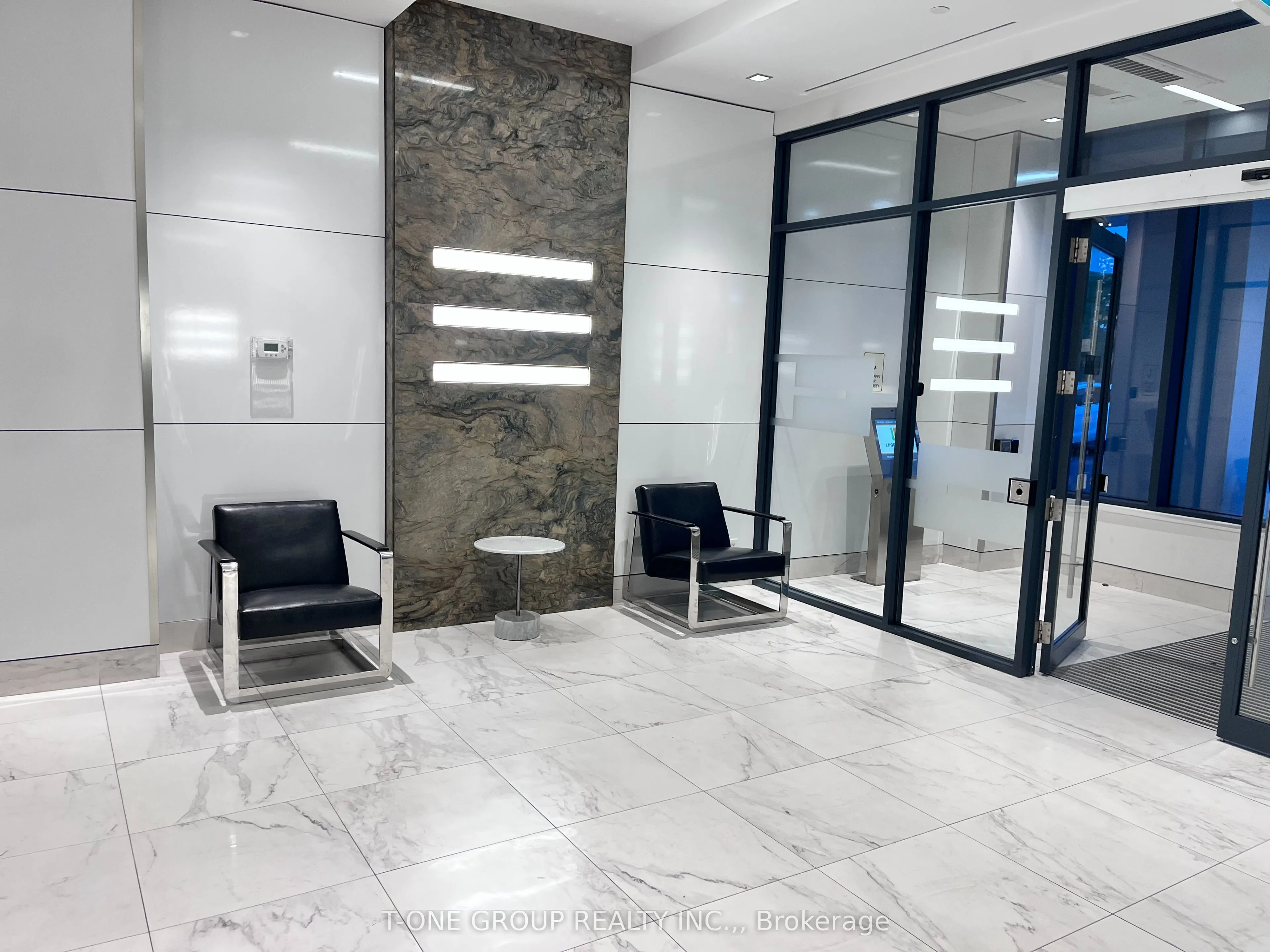 7890 Bathurst Street, #212