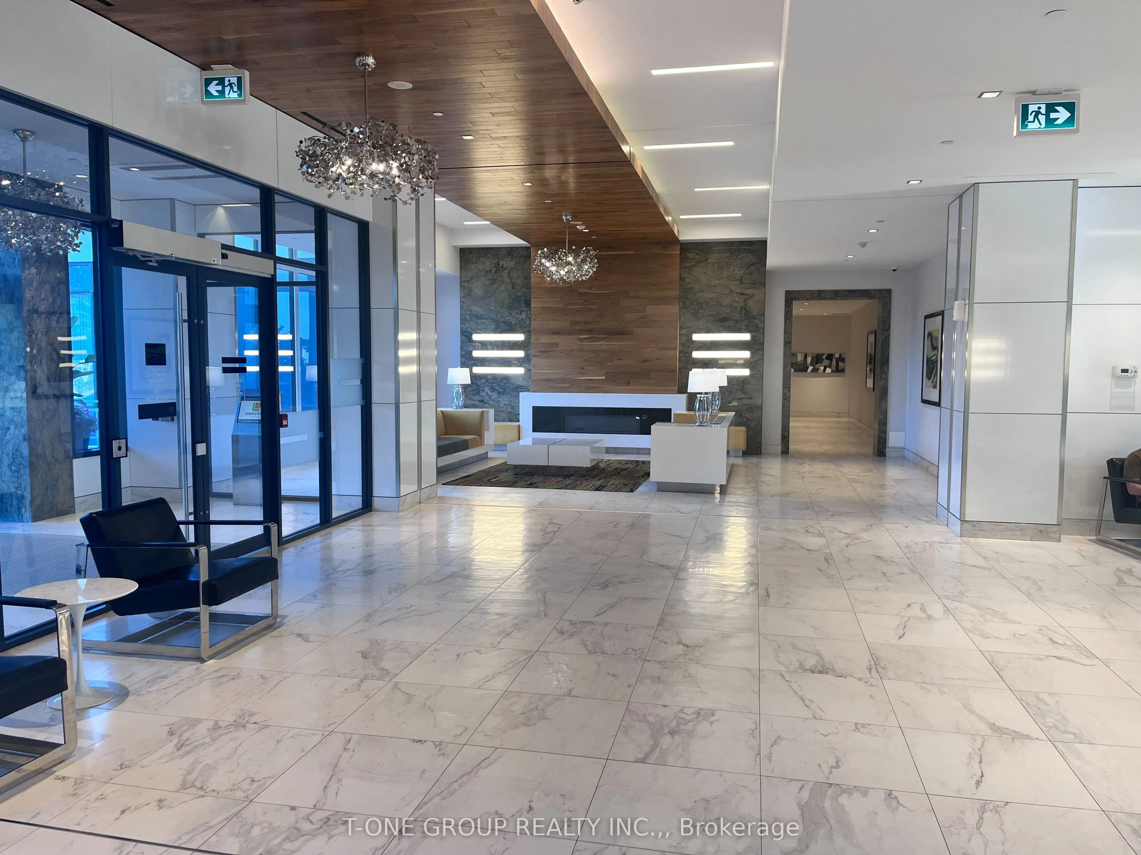7890 Bathurst Street, #212