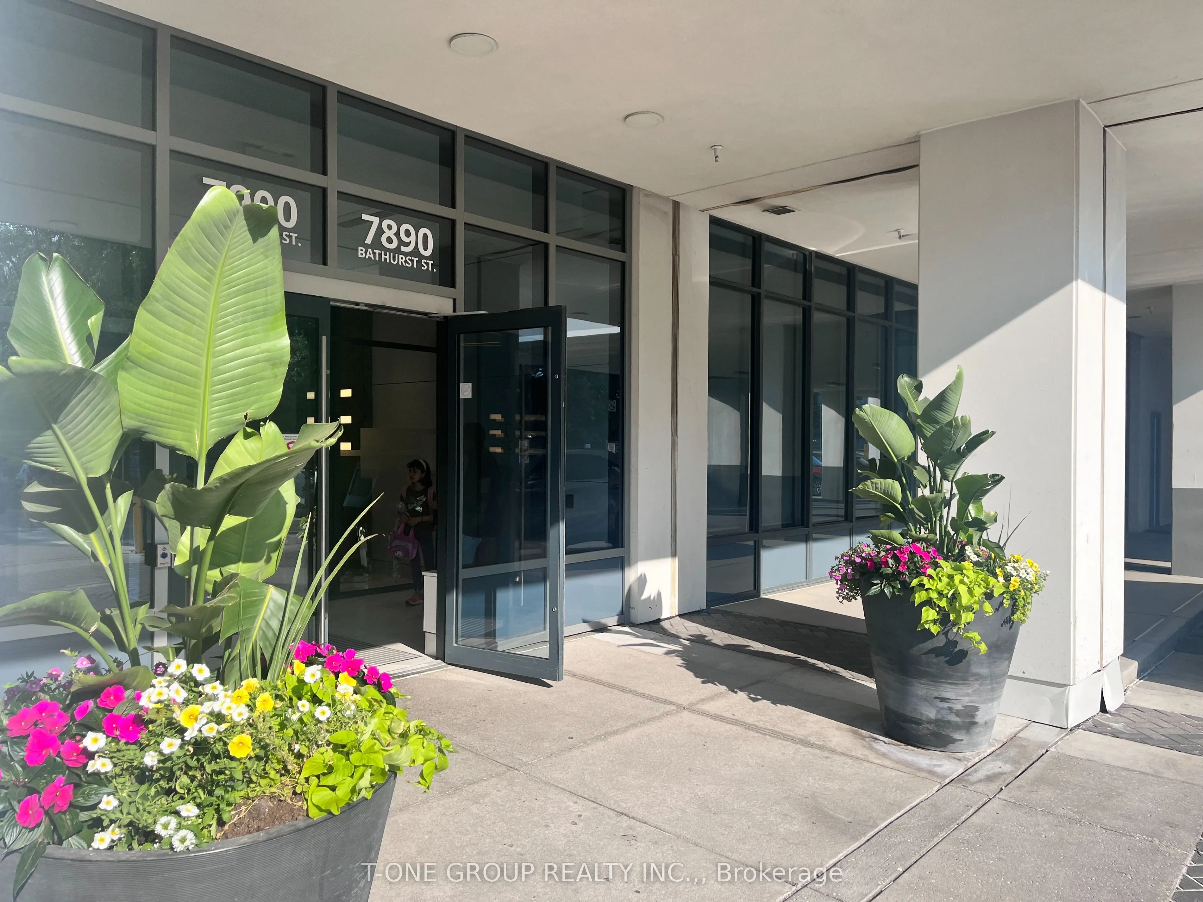 7890 Bathurst Street, #212