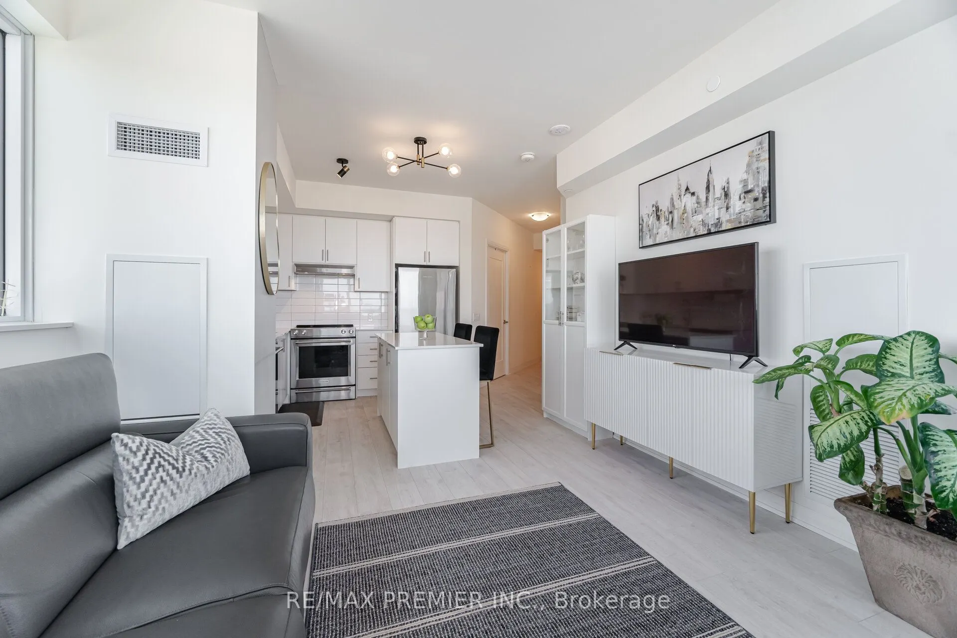 9000 Jane Street, #1024