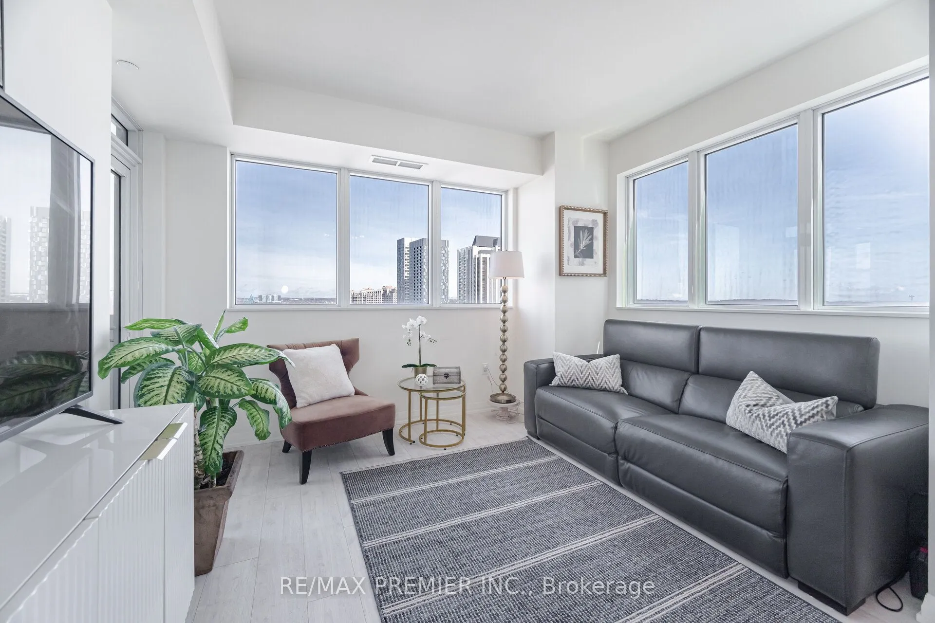 9000 Jane Street, #1024