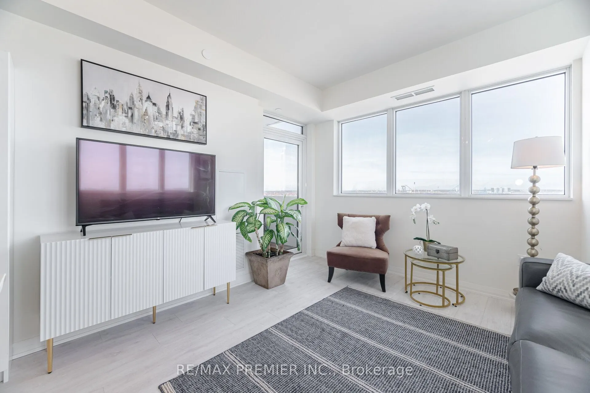 9000 Jane Street, #1024
