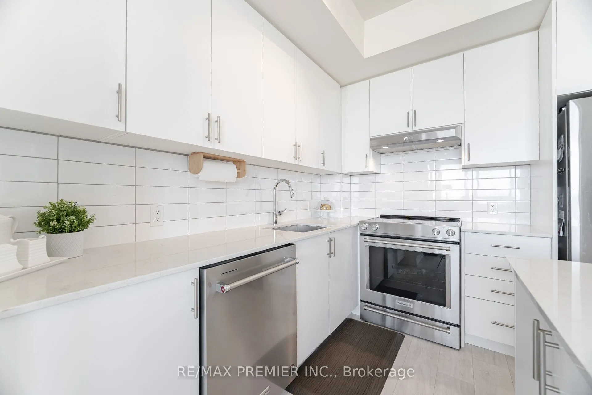 9000 Jane Street, #1024