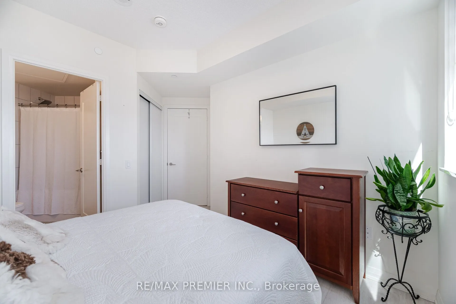 9000 Jane Street, #1024