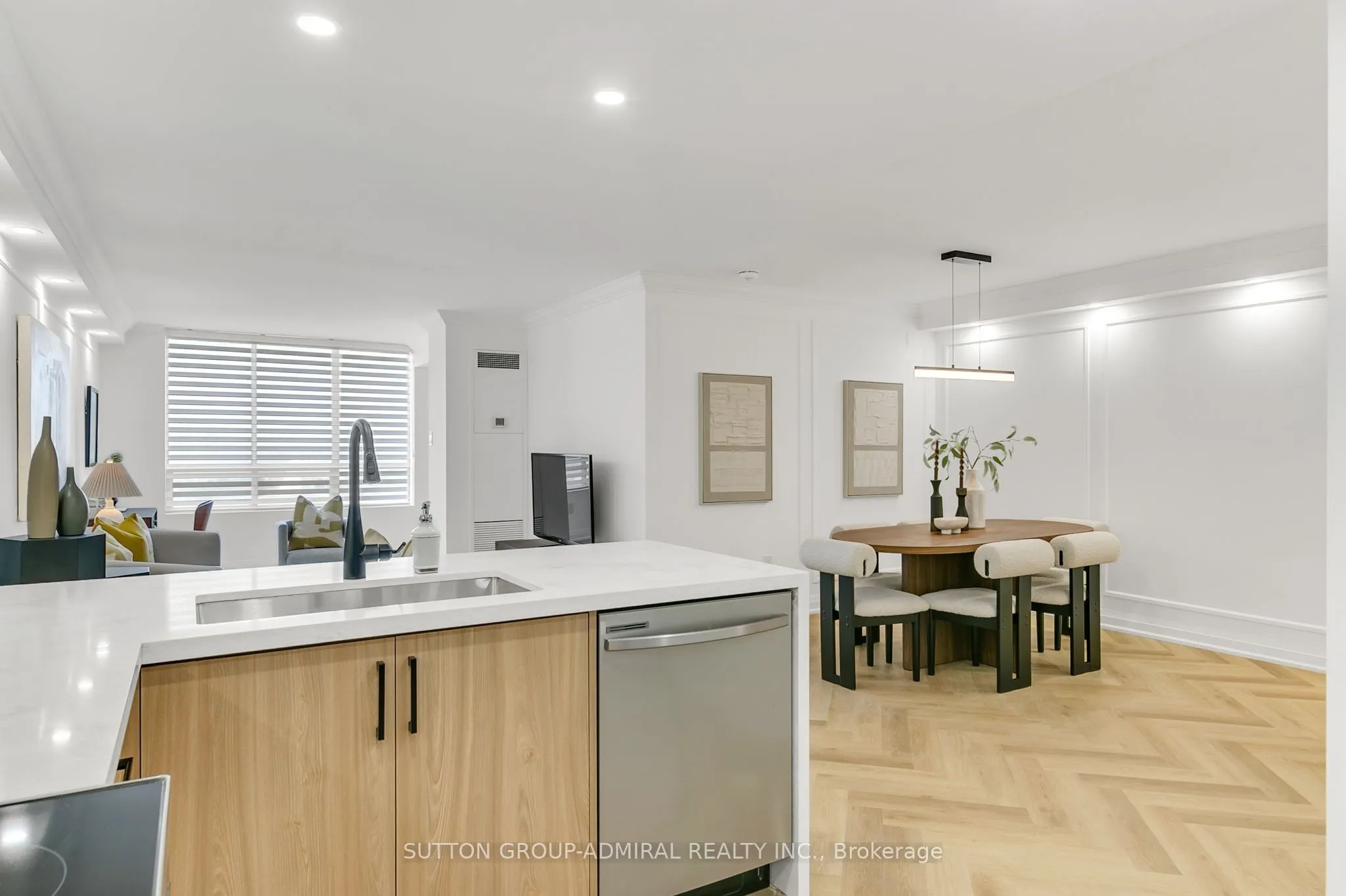 7601 Bathurst Street, #908