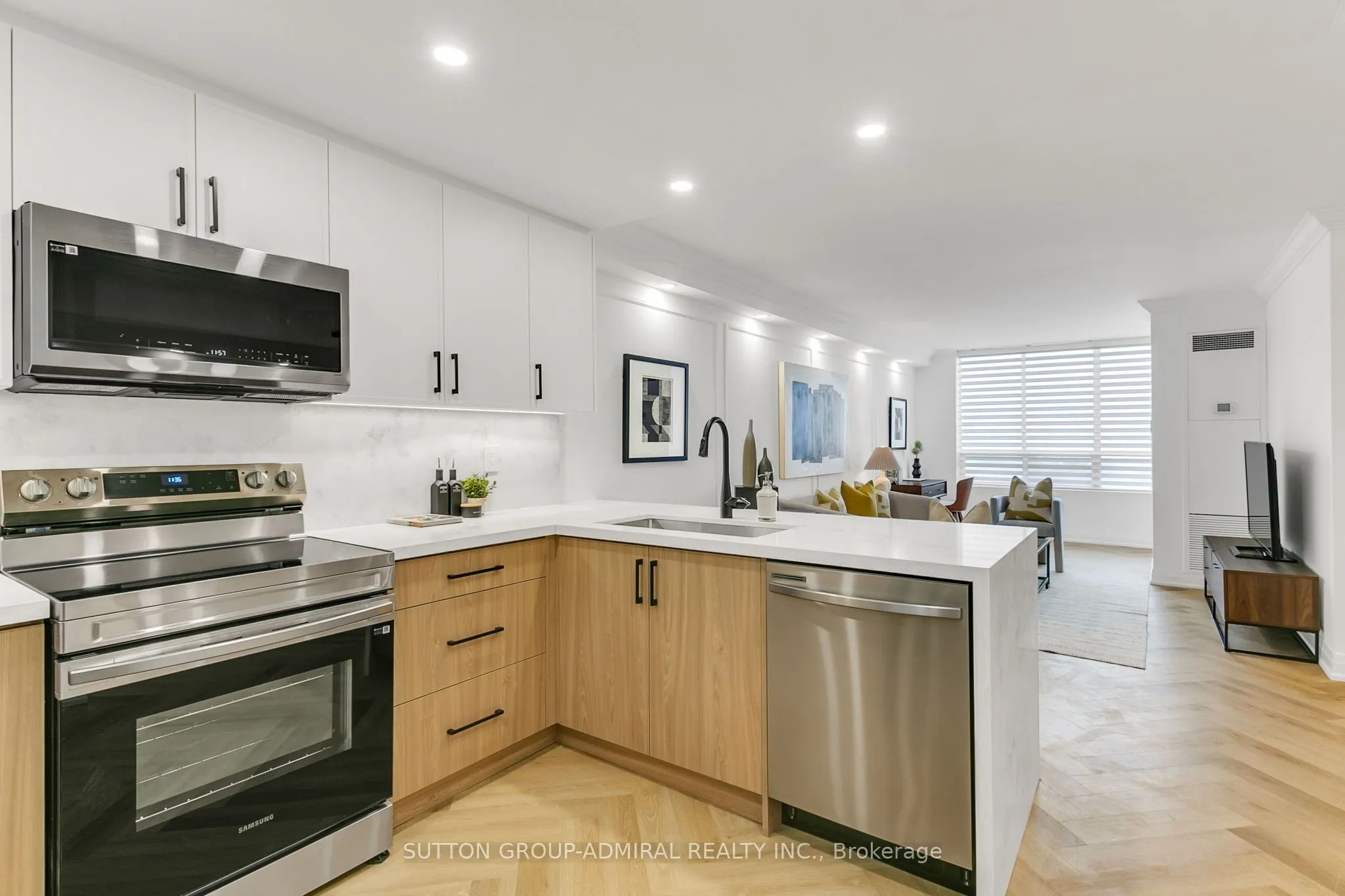 7601 Bathurst Street, #908