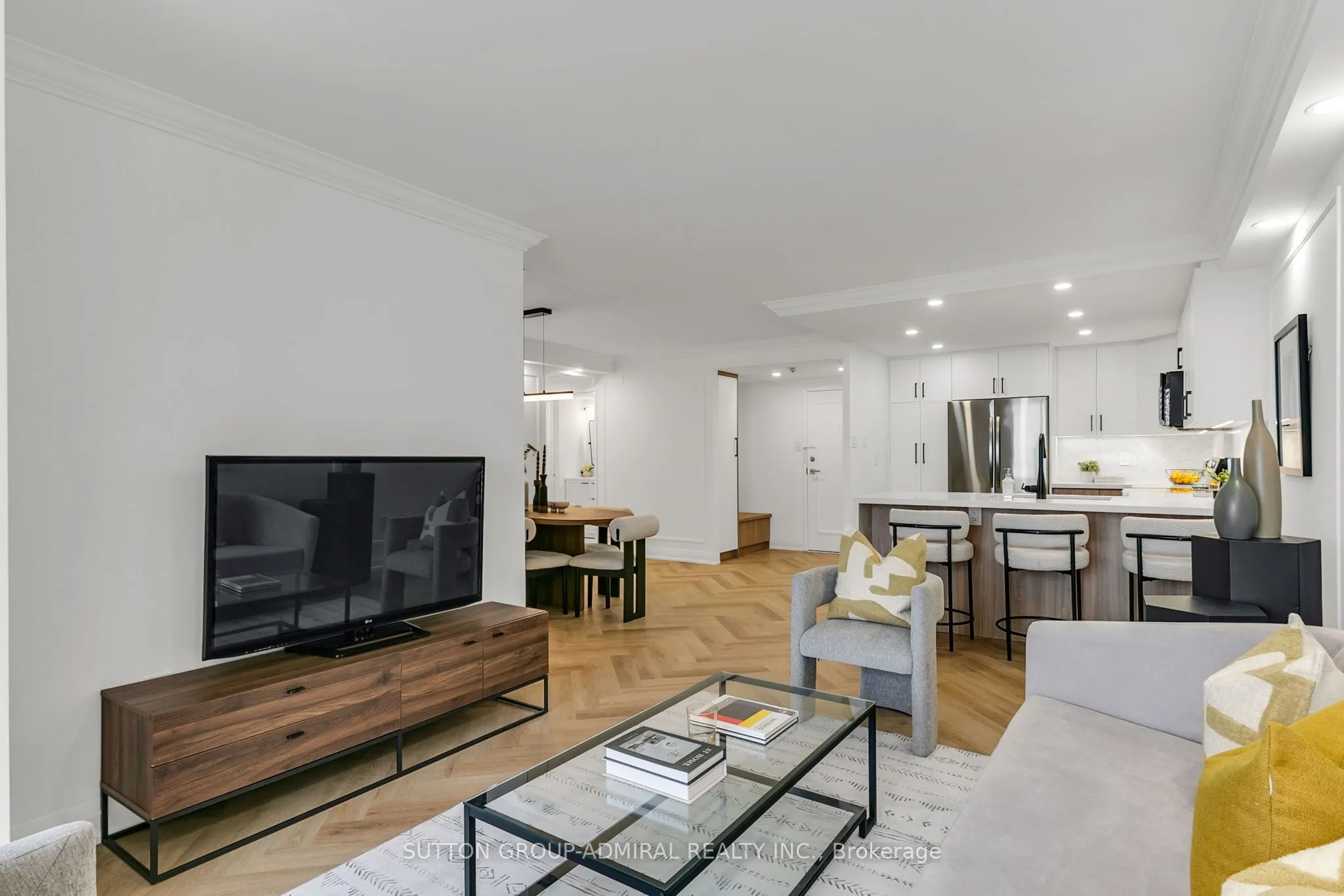 7601 Bathurst Street, #908