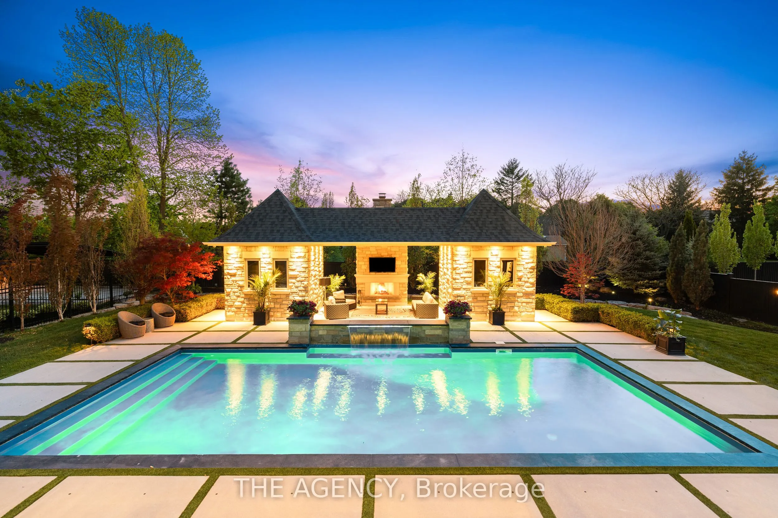 18 Westbrooke Boulevard