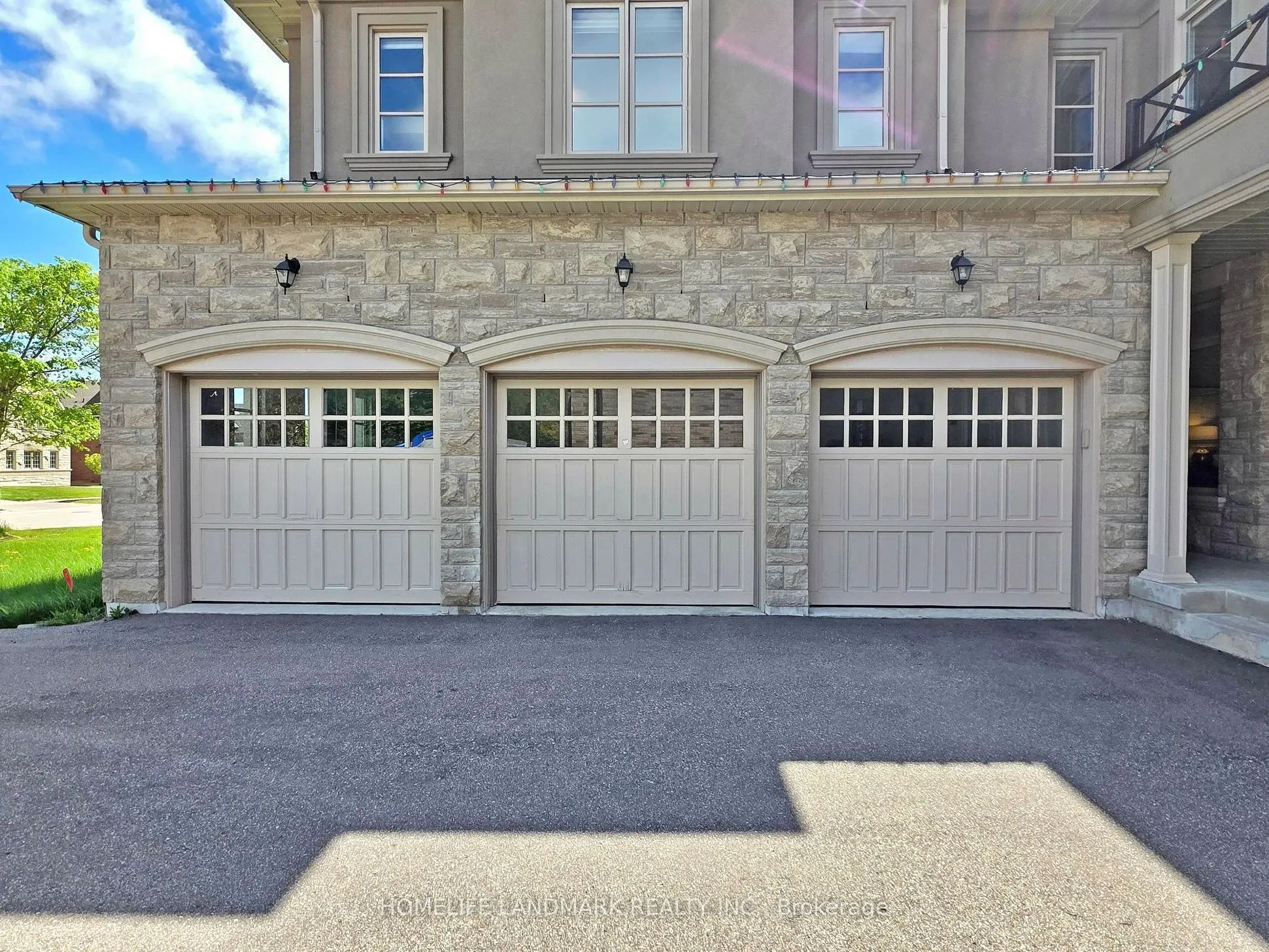 113 Arten Avenue