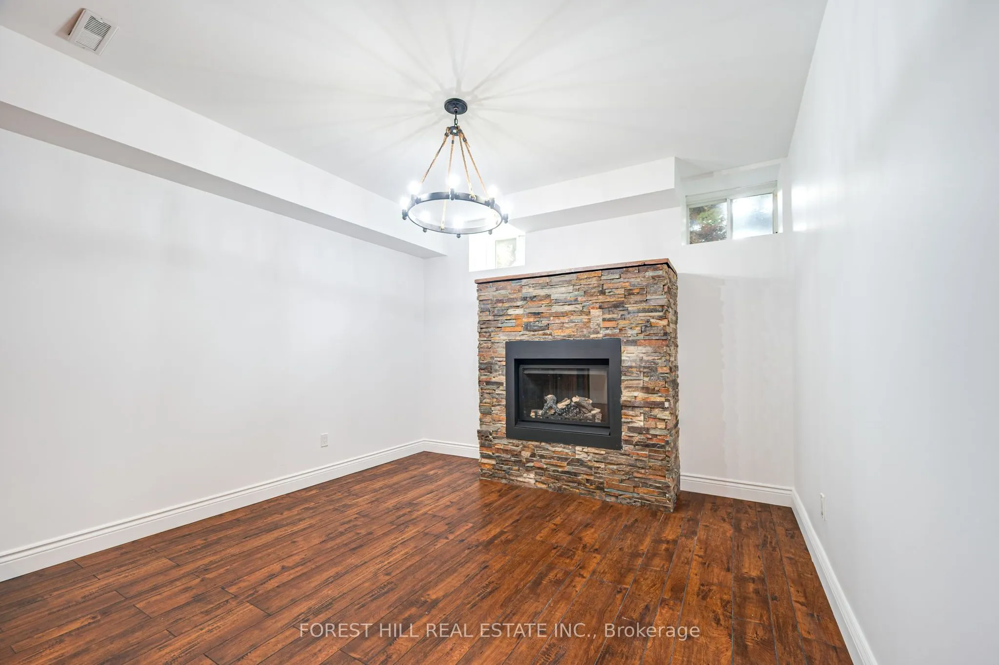 101 Glenheron Crescent