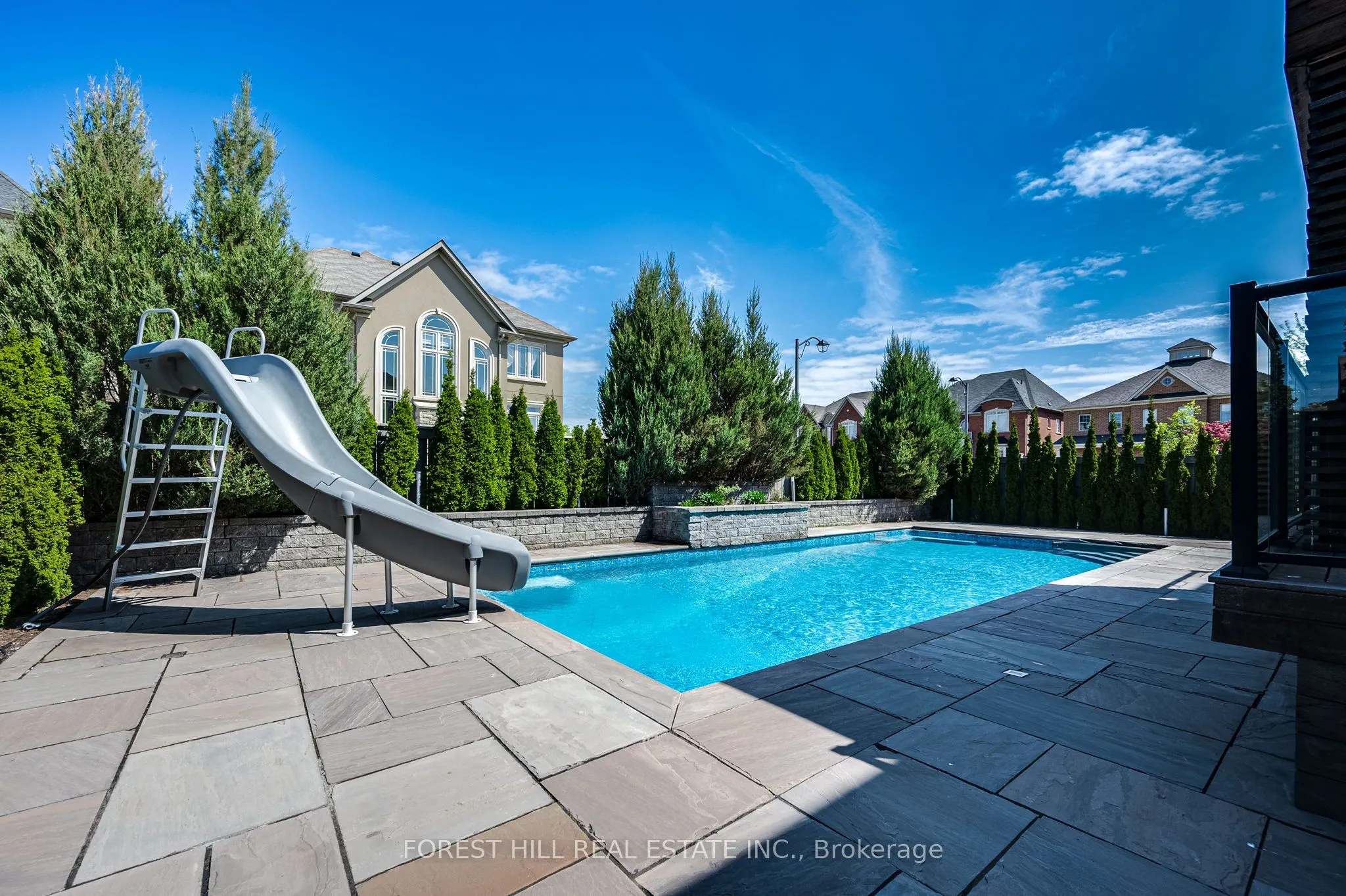 101 Glenheron Crescent