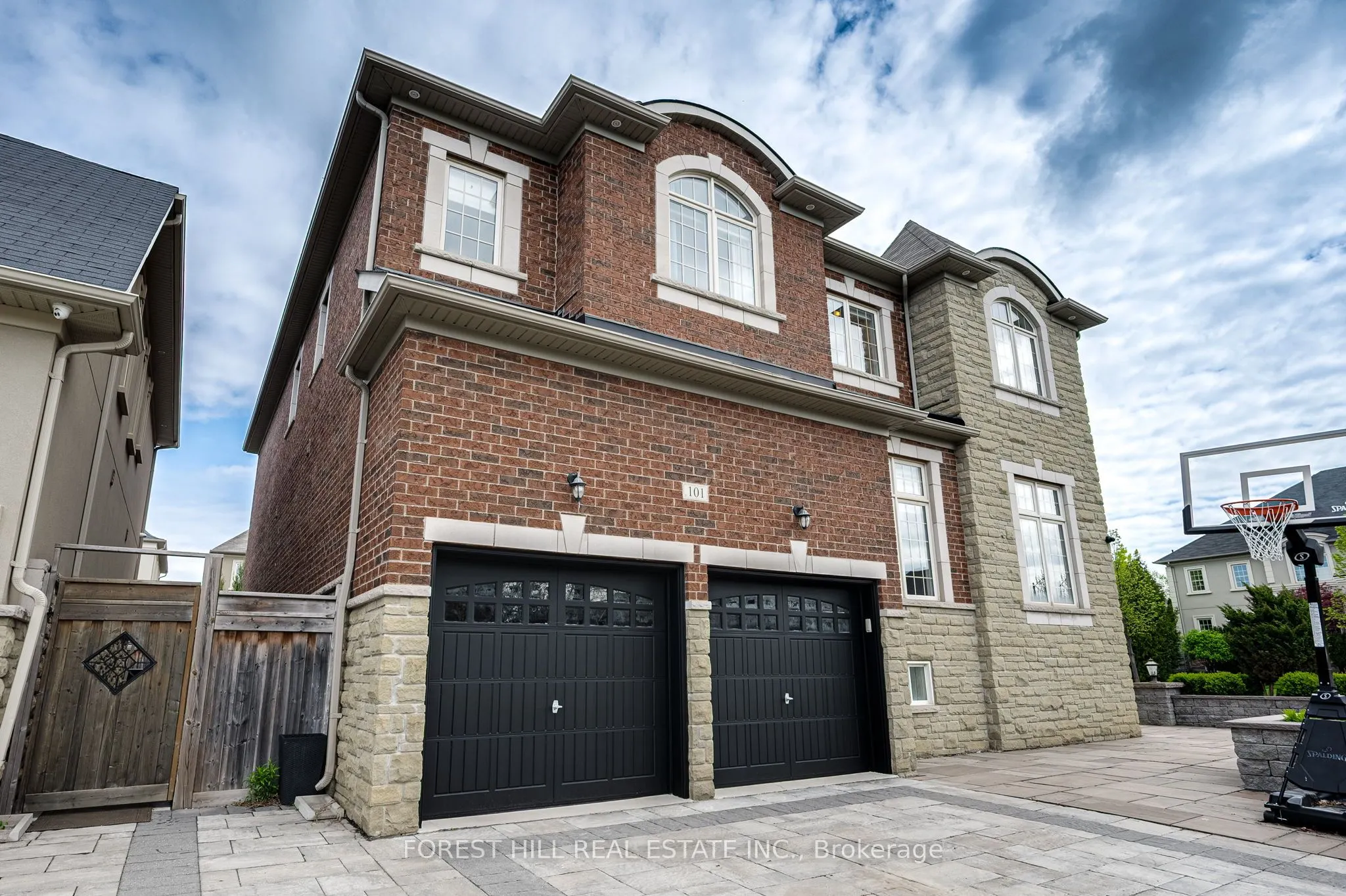 101 Glenheron Crescent