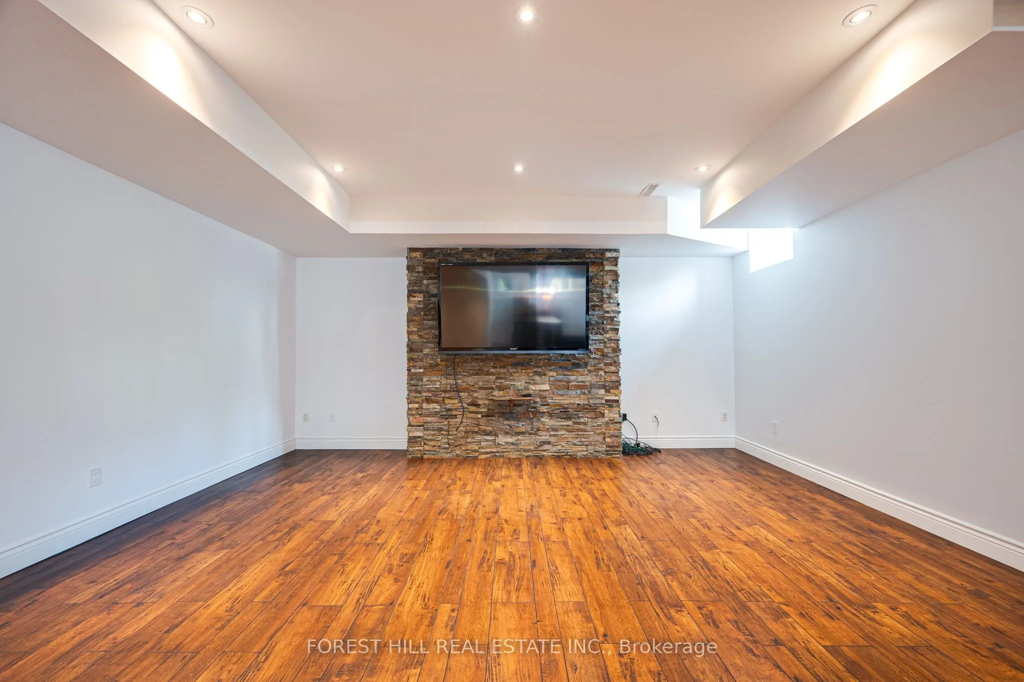 101 Glenheron Crescent