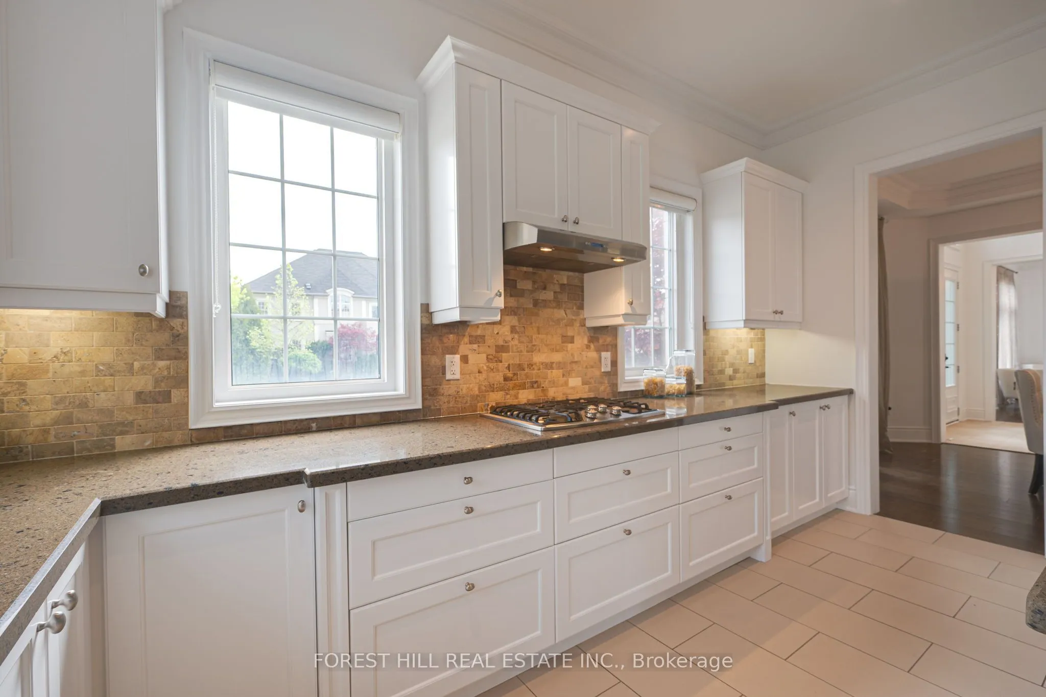 101 Glenheron Crescent