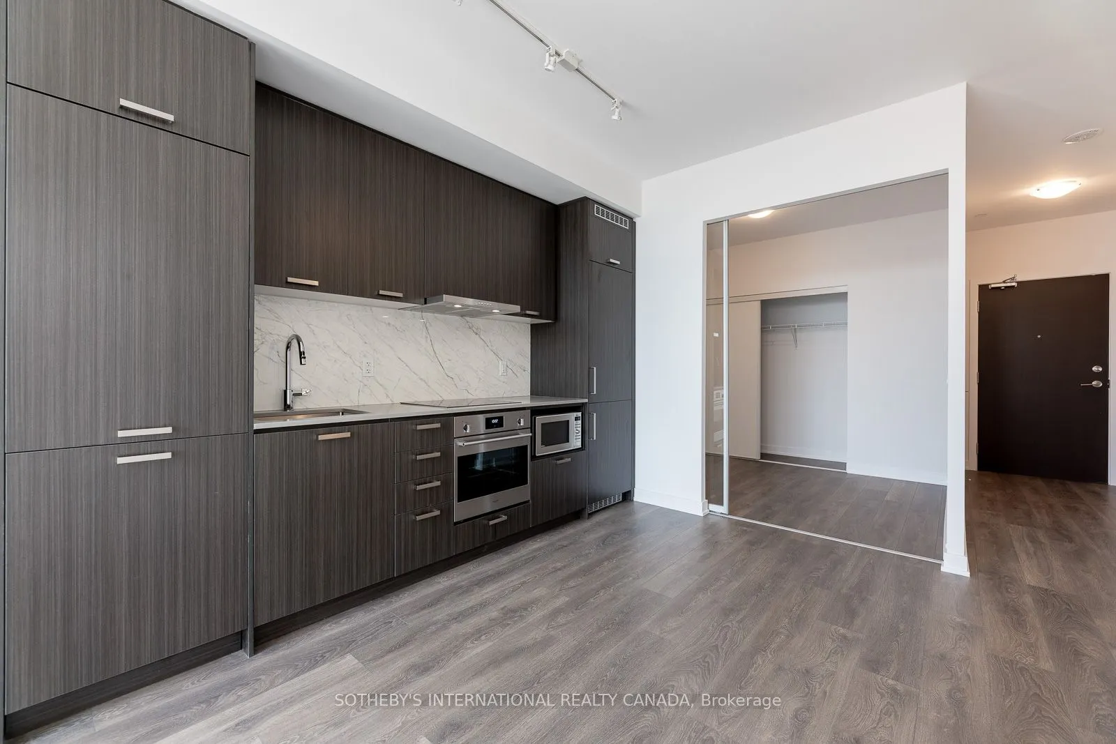 38 Honeycrisp Crescent, #1110