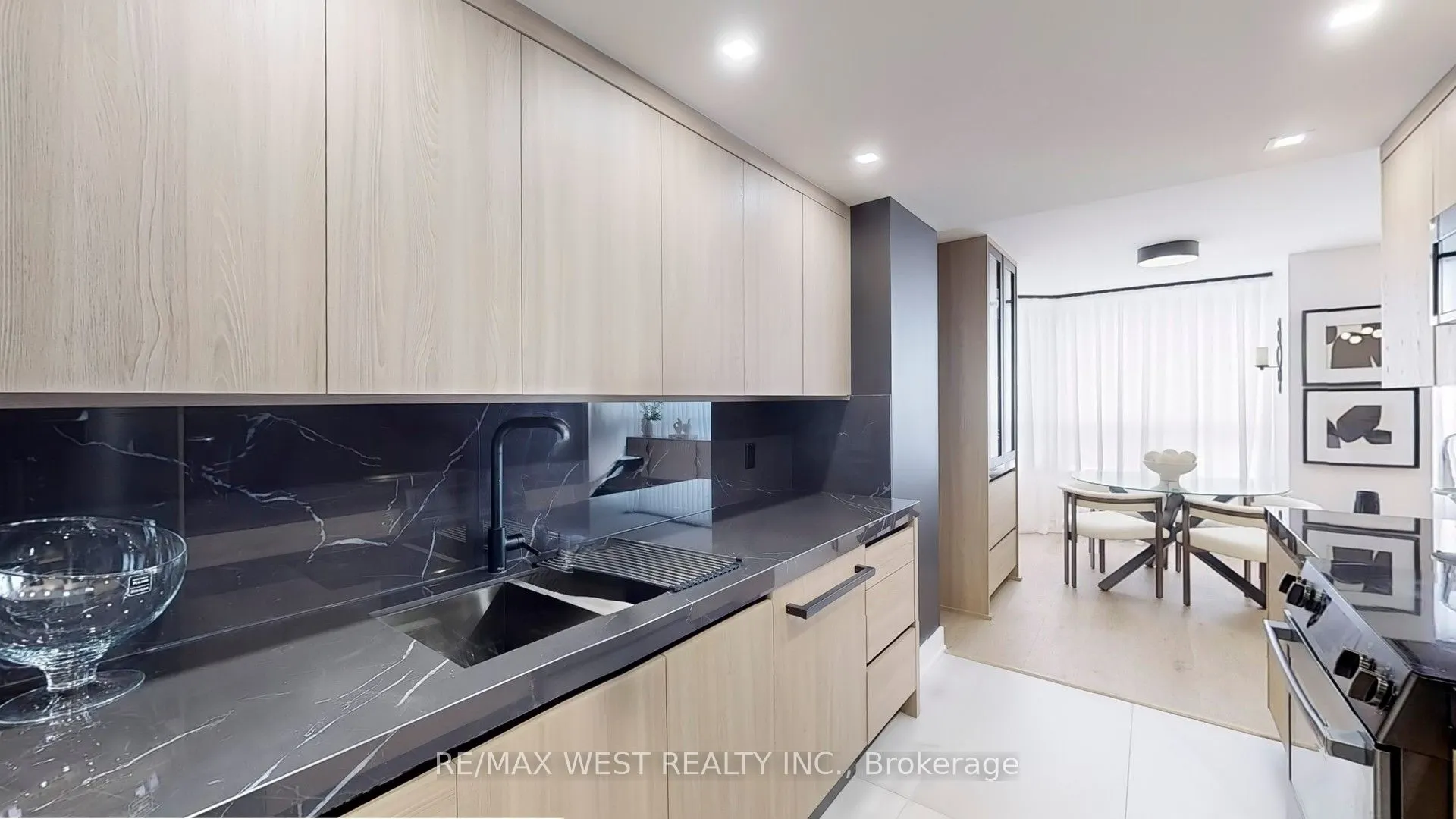 7 Townsgate Drive #1408