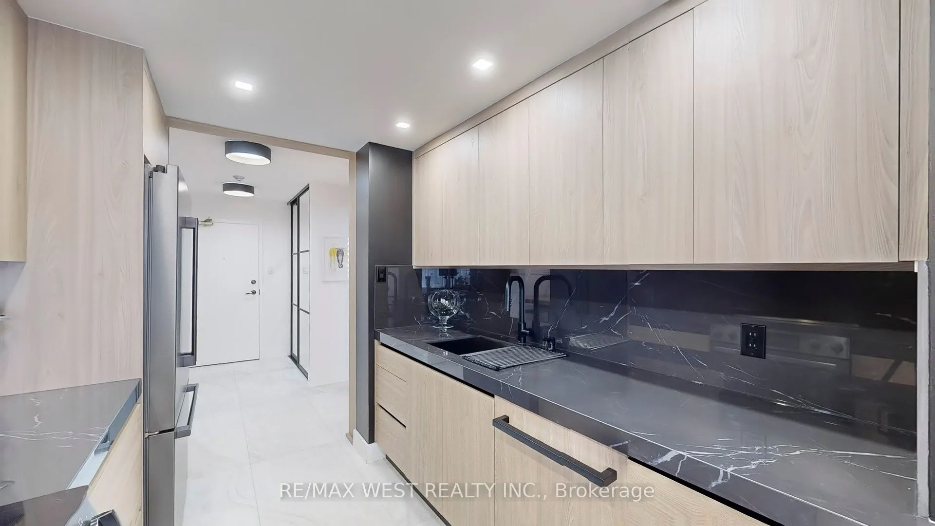7 Townsgate Drive #1408