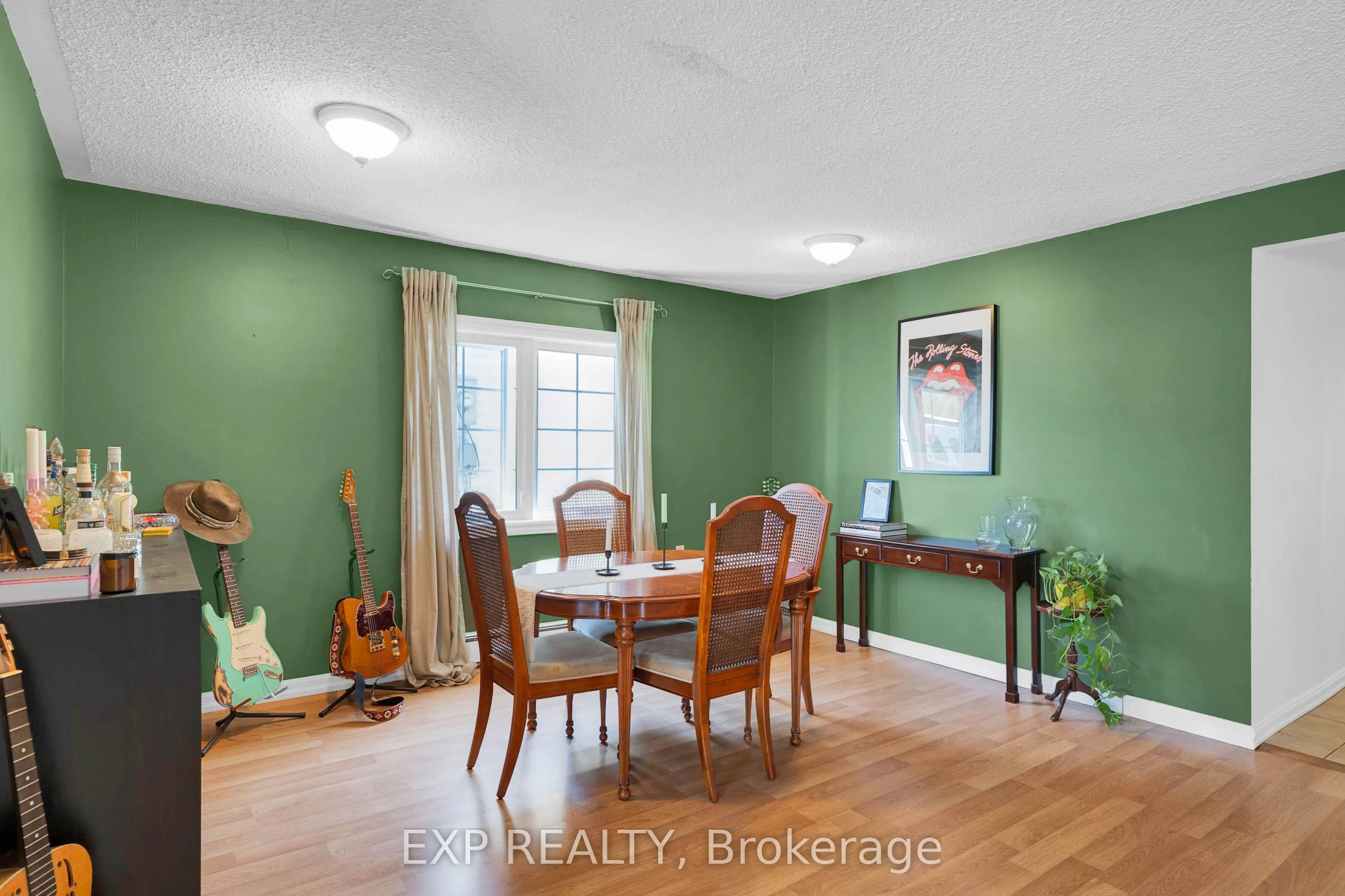 394 The Queensway Street S