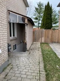 9 Coldstream Crescent #Lower