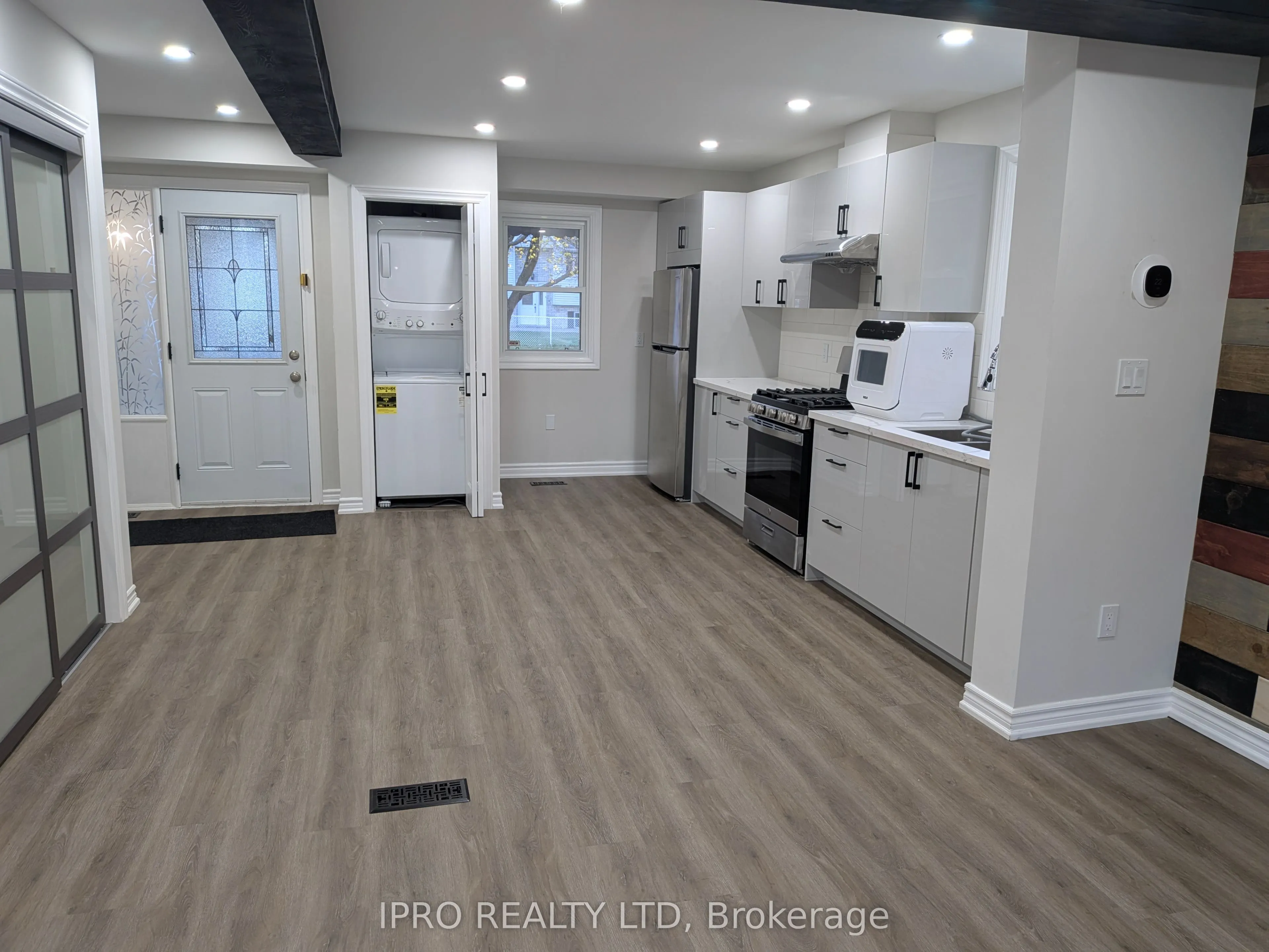 945 Vance Crescent, #1