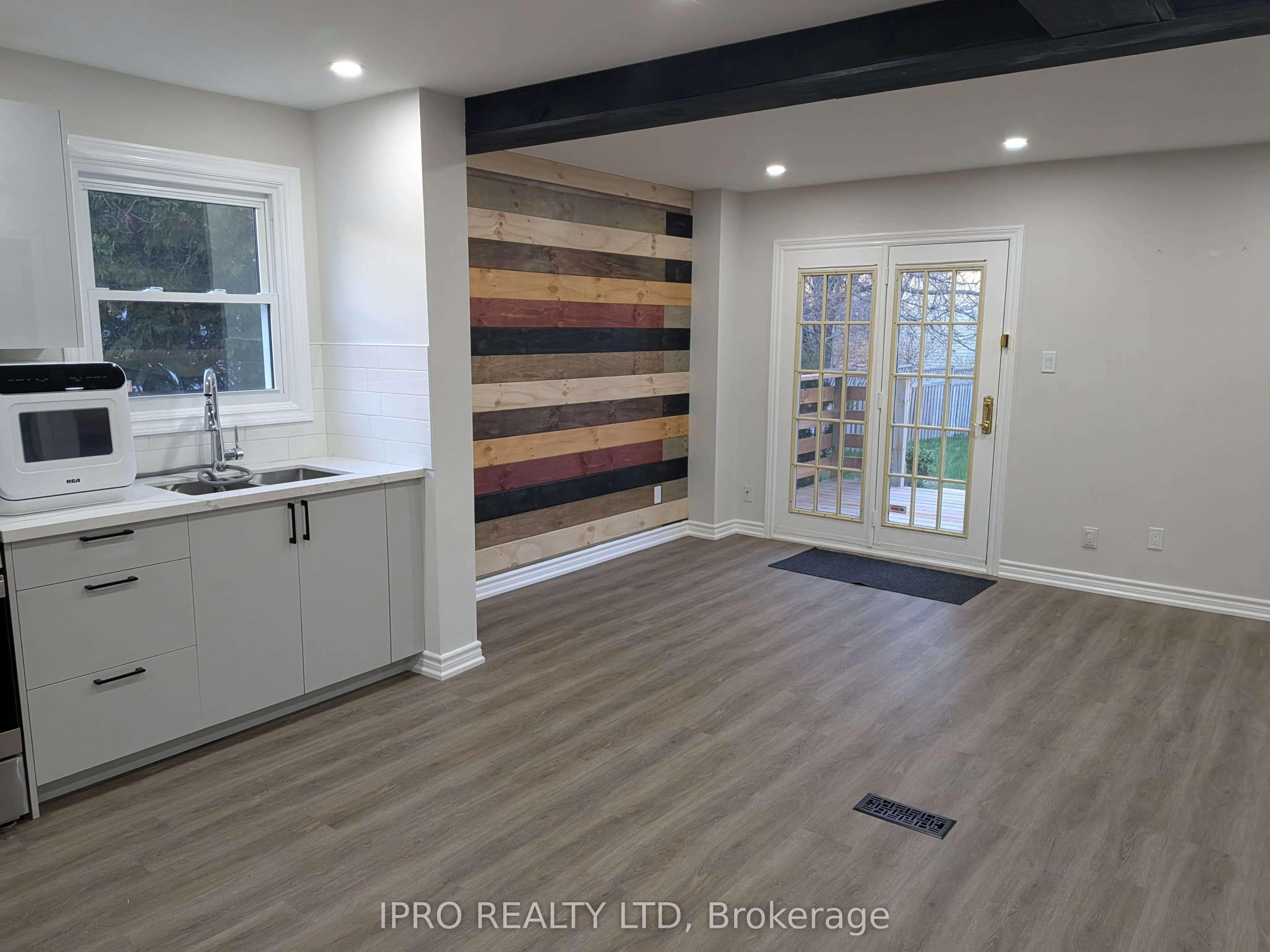 945 Vance Crescent, #1