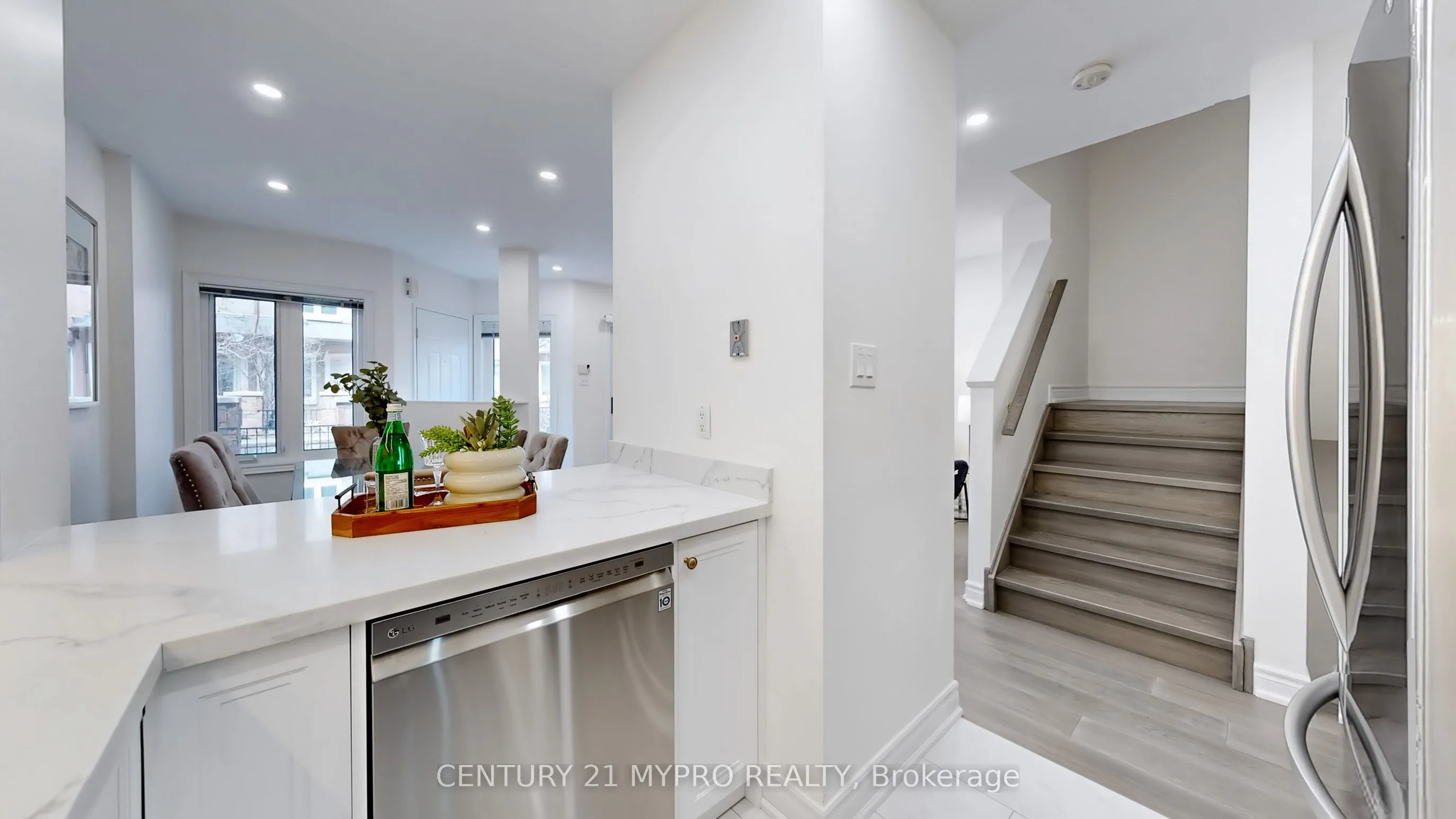 735 New Westminster Drive, #32