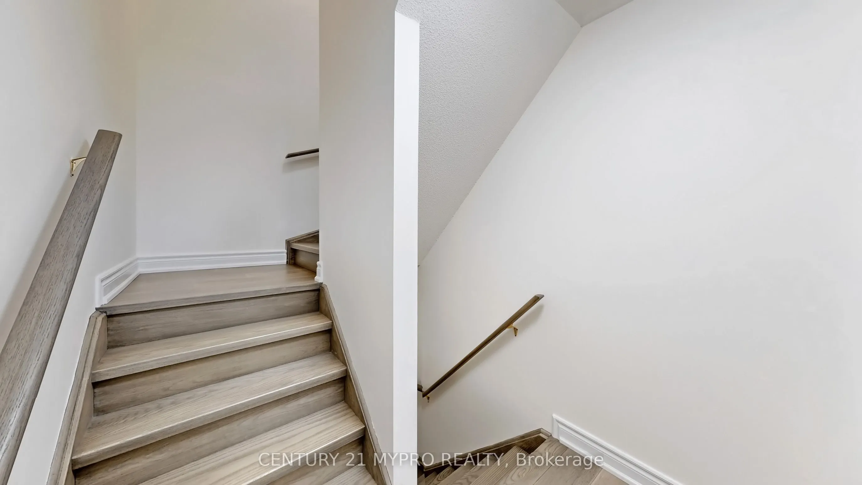 735 New Westminster Drive, #32