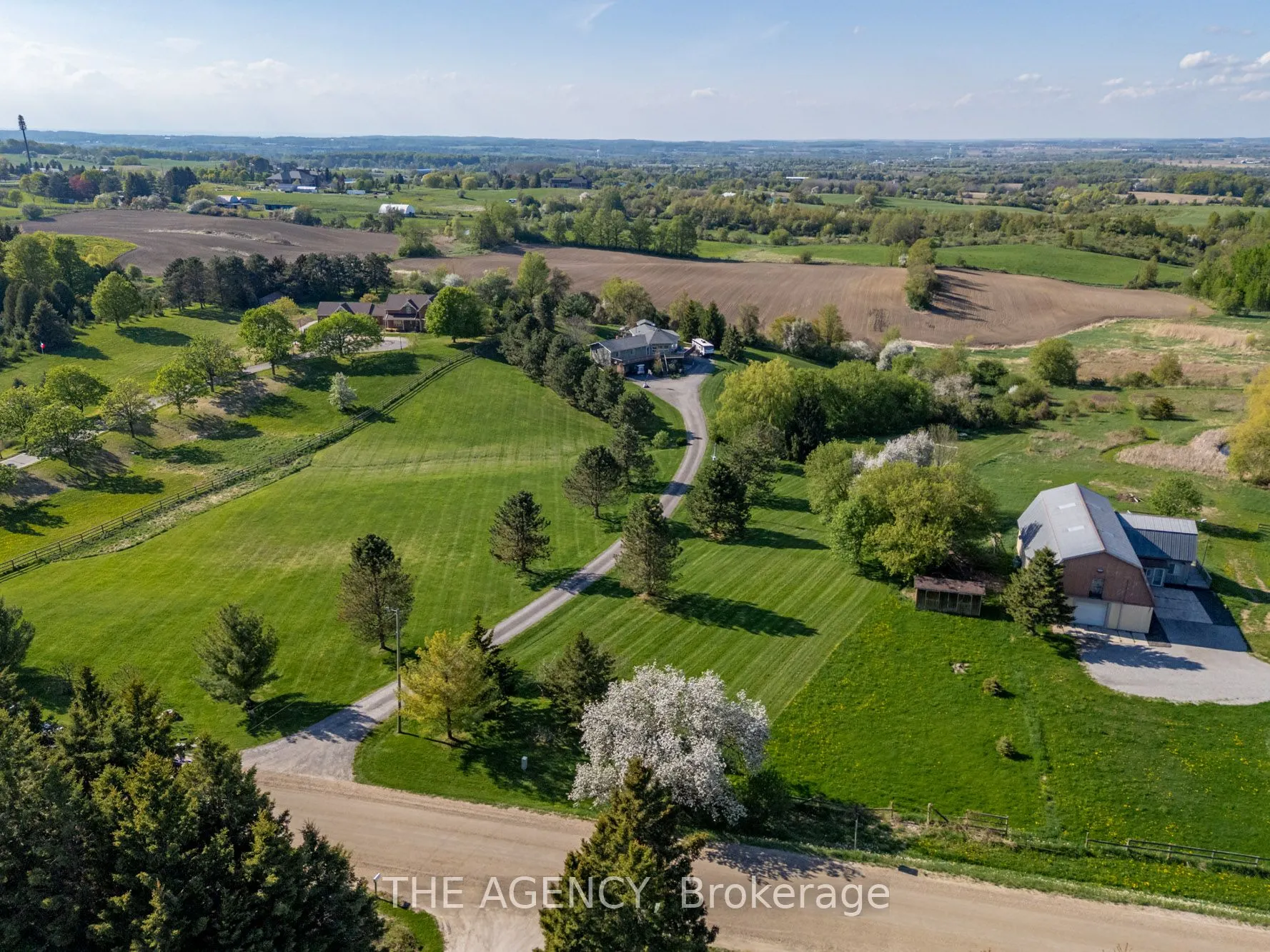 5800 17th Sideroad