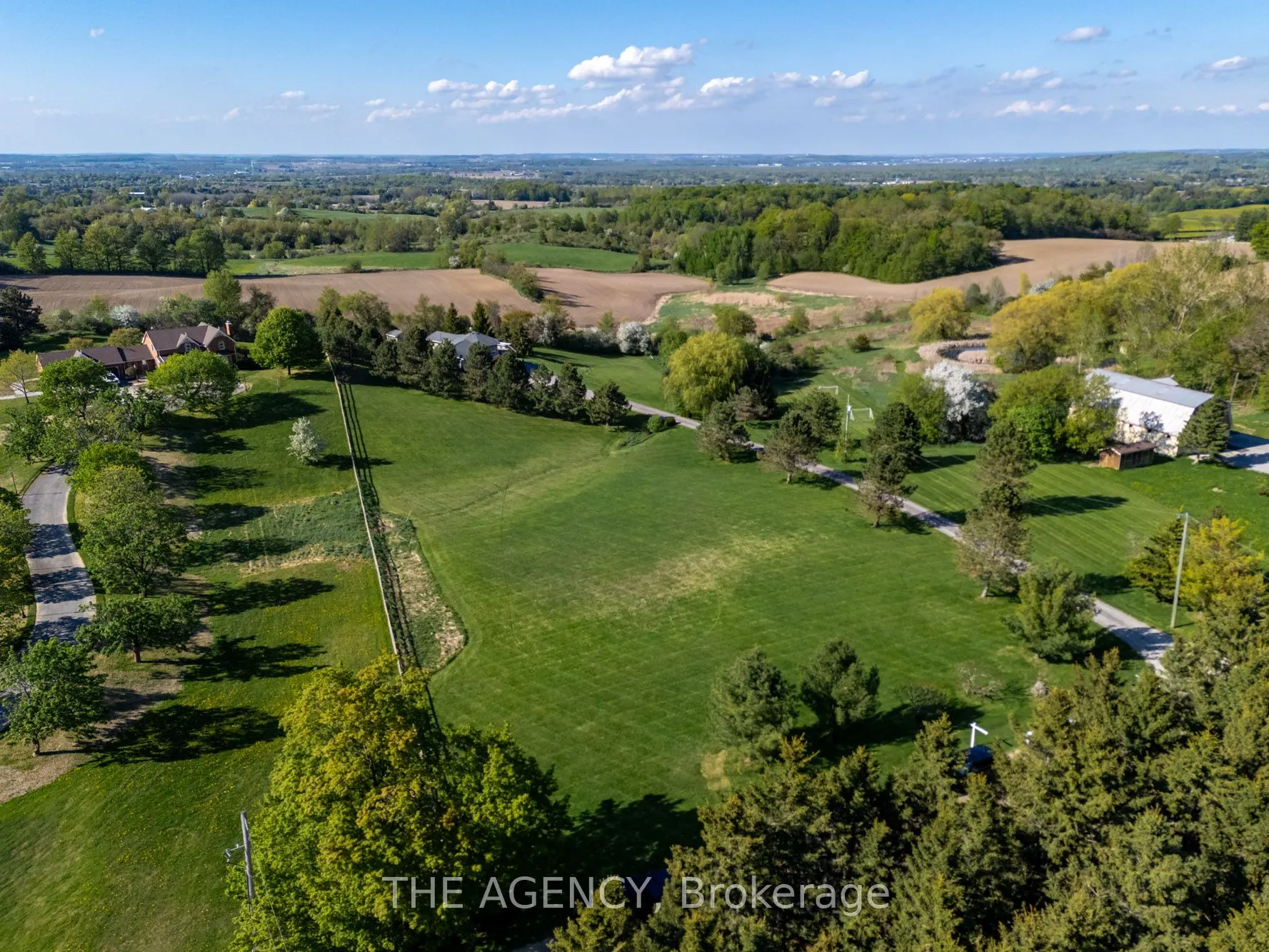5800 17th Sideroad