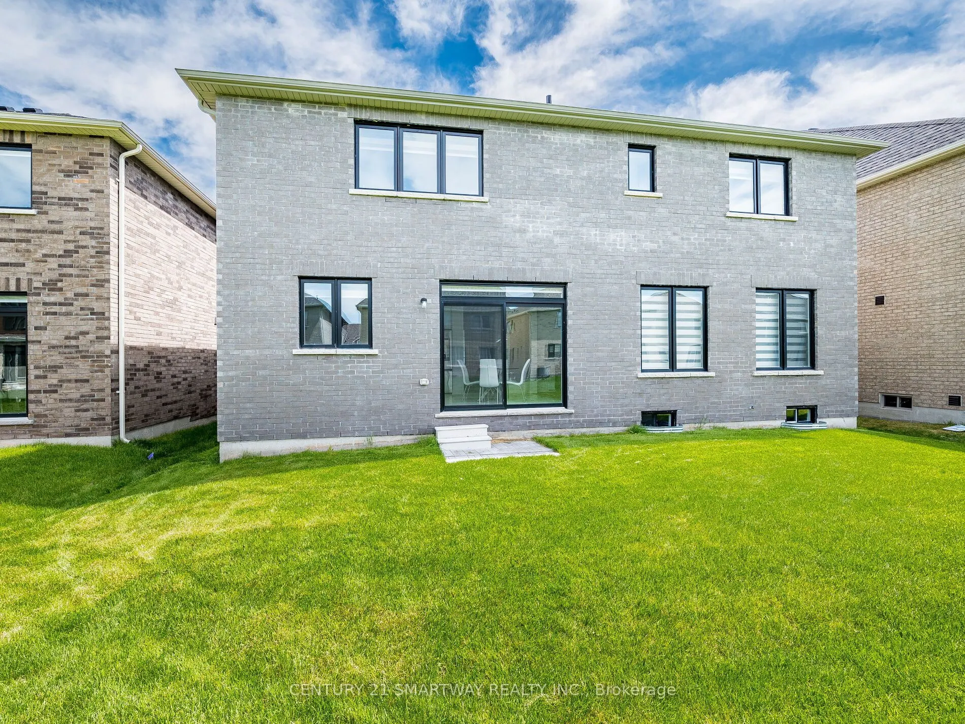 62 Sandhill Crescent E