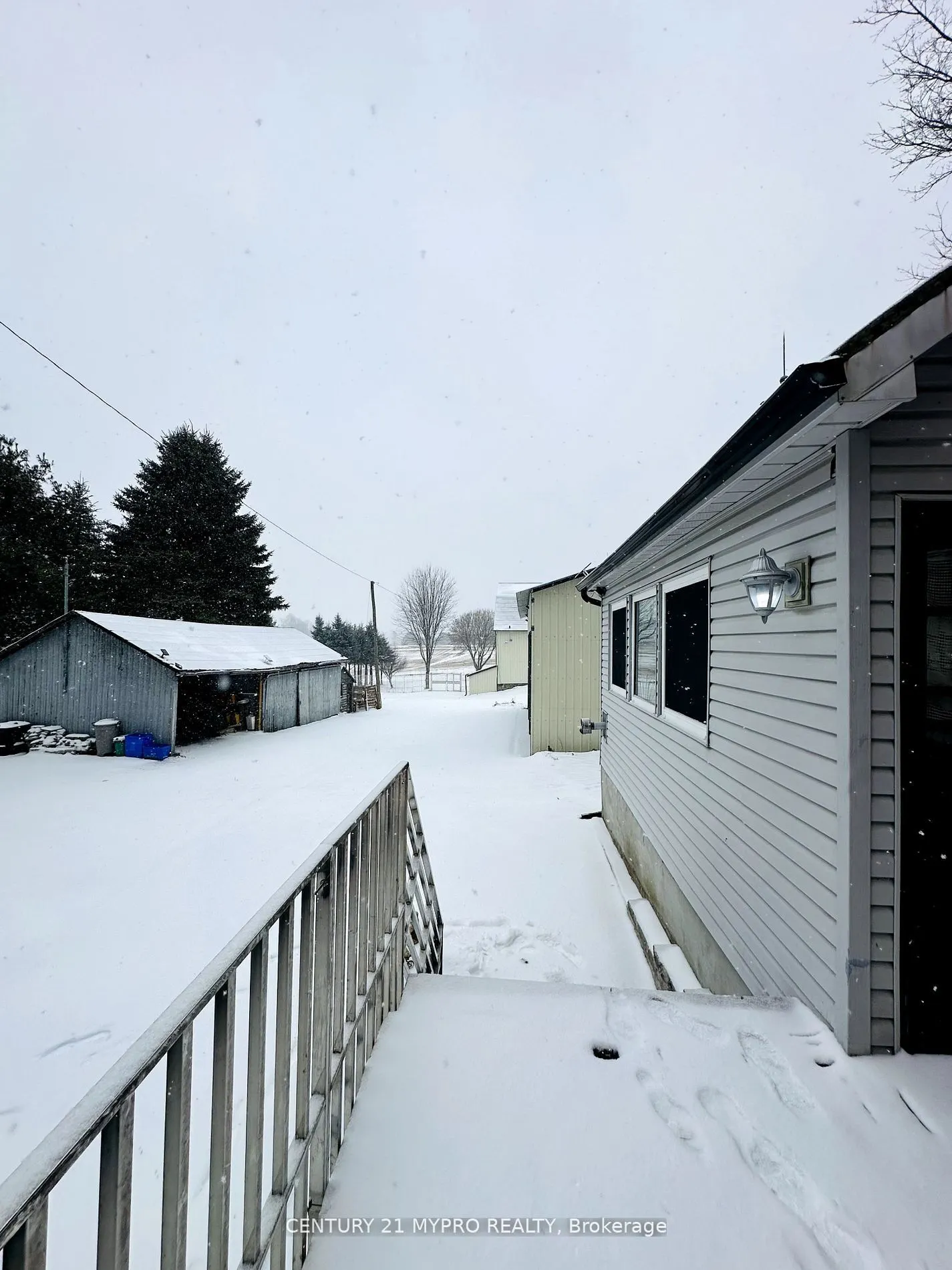 215 Durham Regional Rd 8 Road