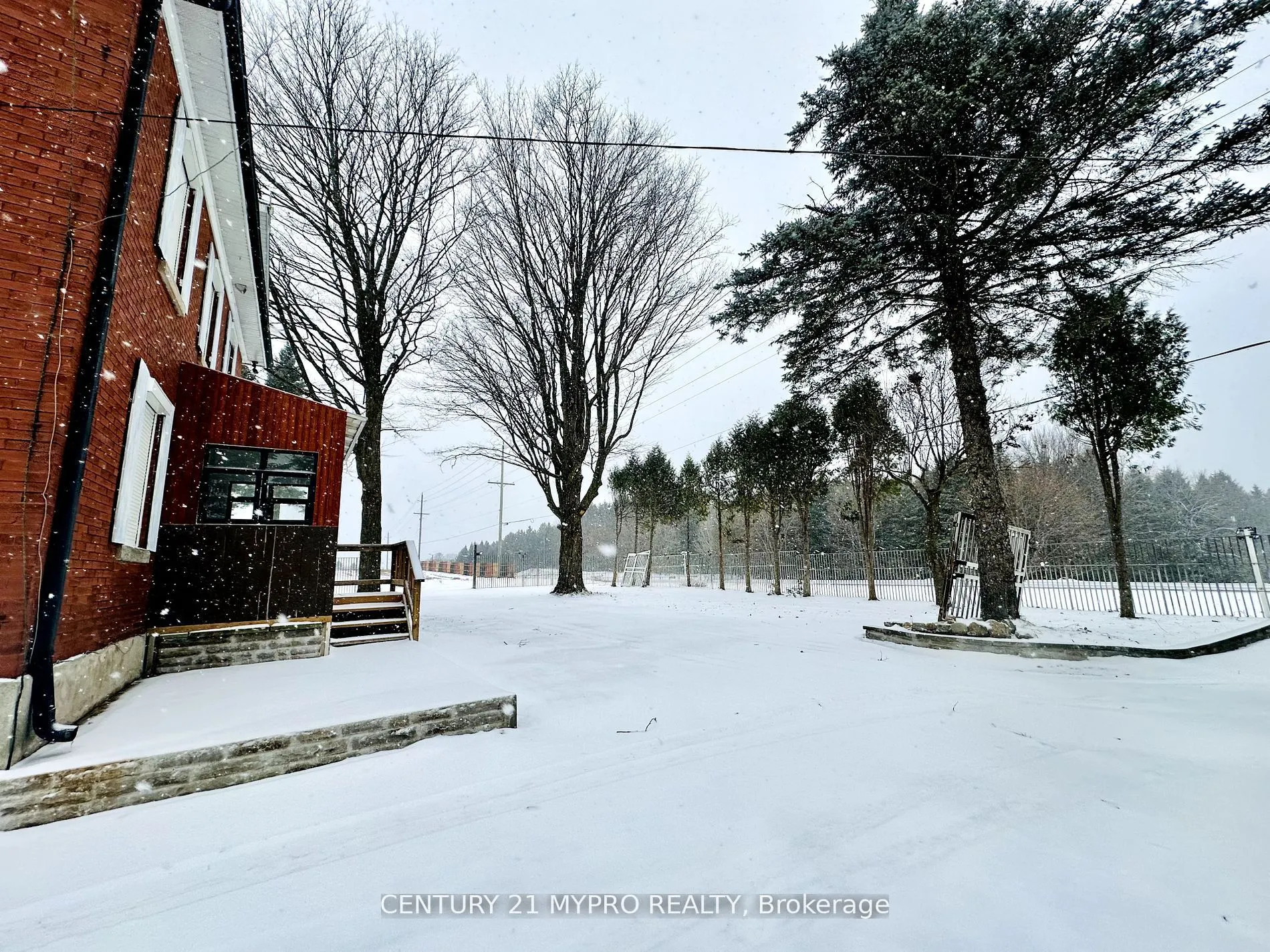 215 Durham Regional Rd 8 Road