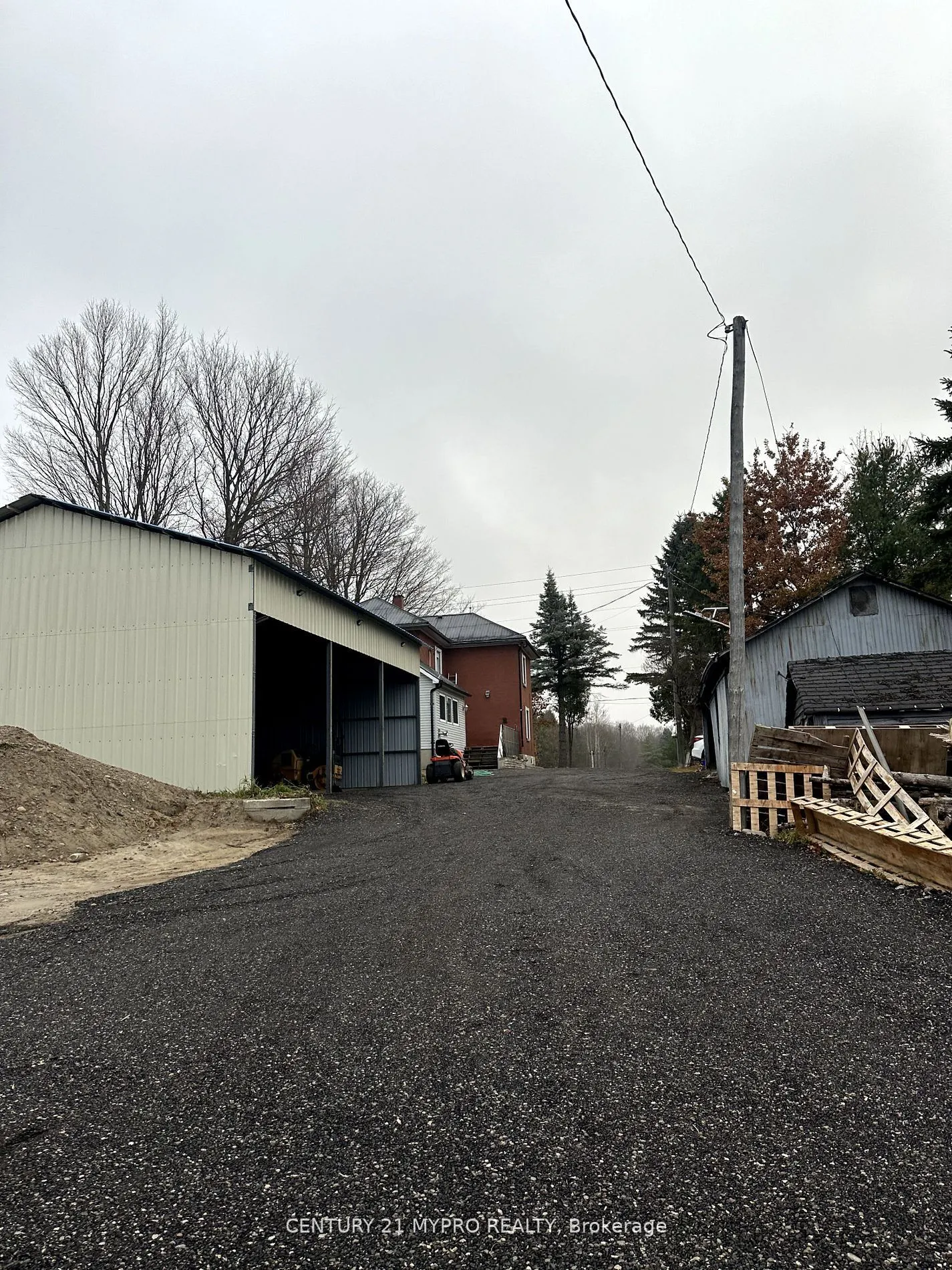 215 Durham Regional Rd 8 Road
