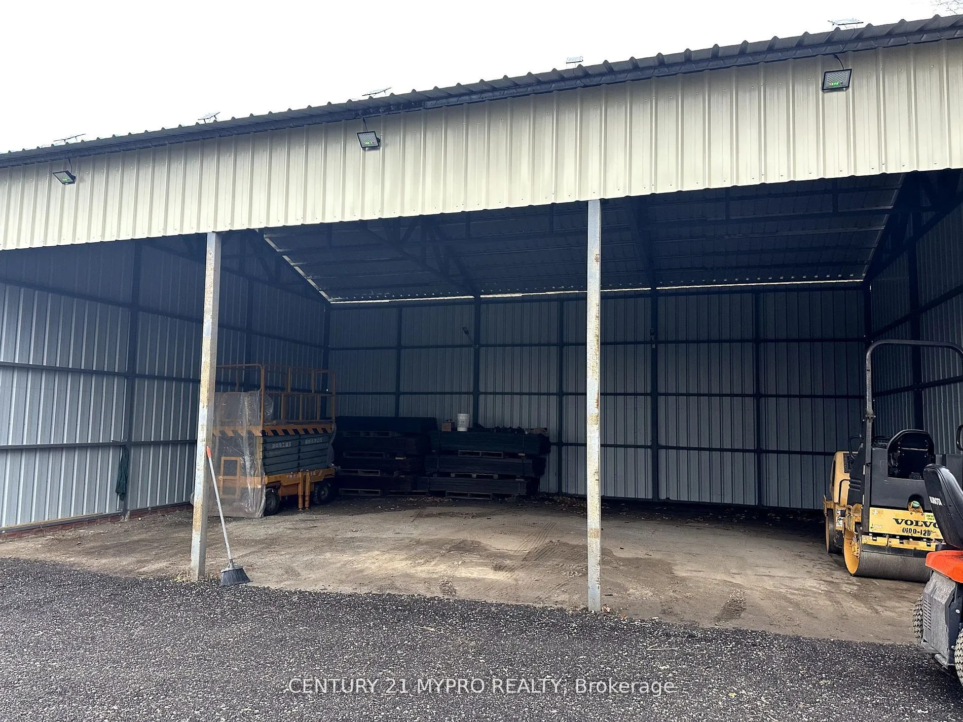 215 Durham Regional Rd 8 Road