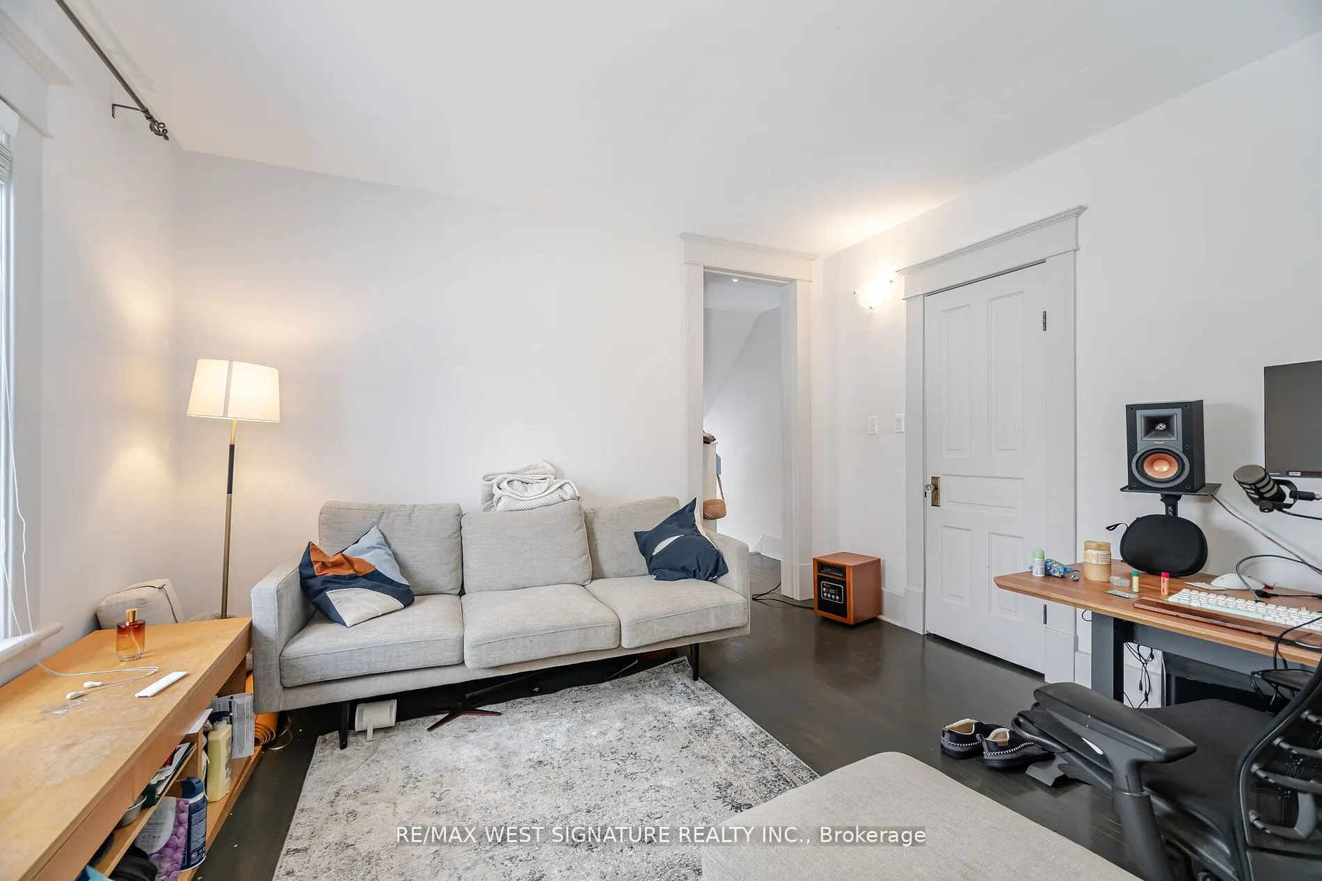 195 Victoria Street W