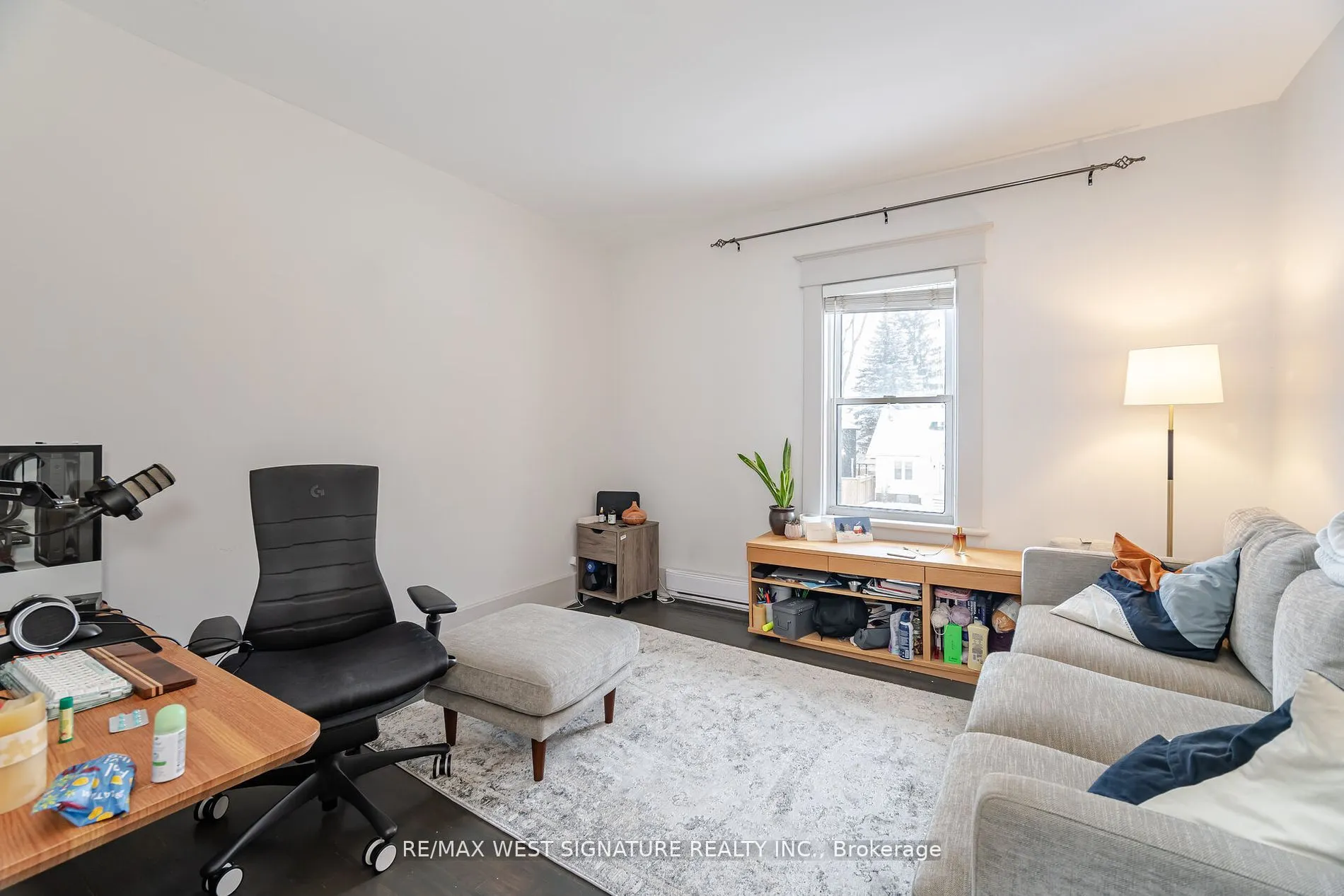 195 Victoria Street W
