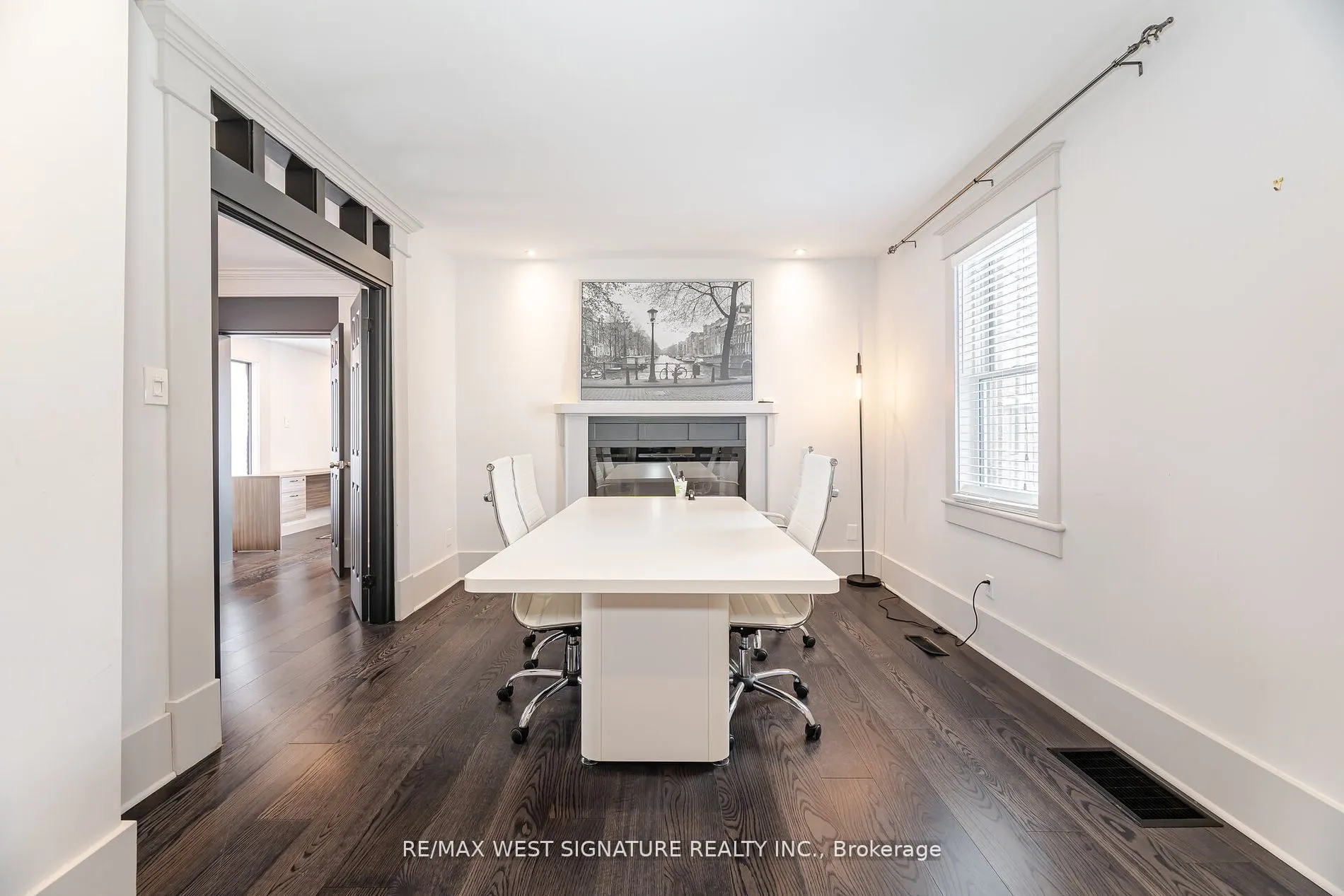 195 Victoria Street W