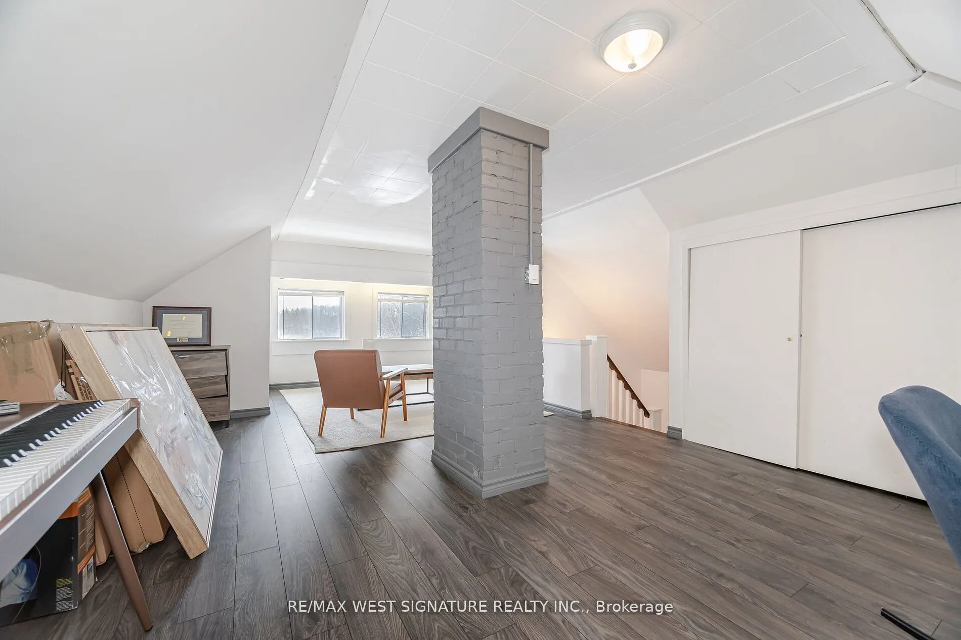 195 Victoria Street W