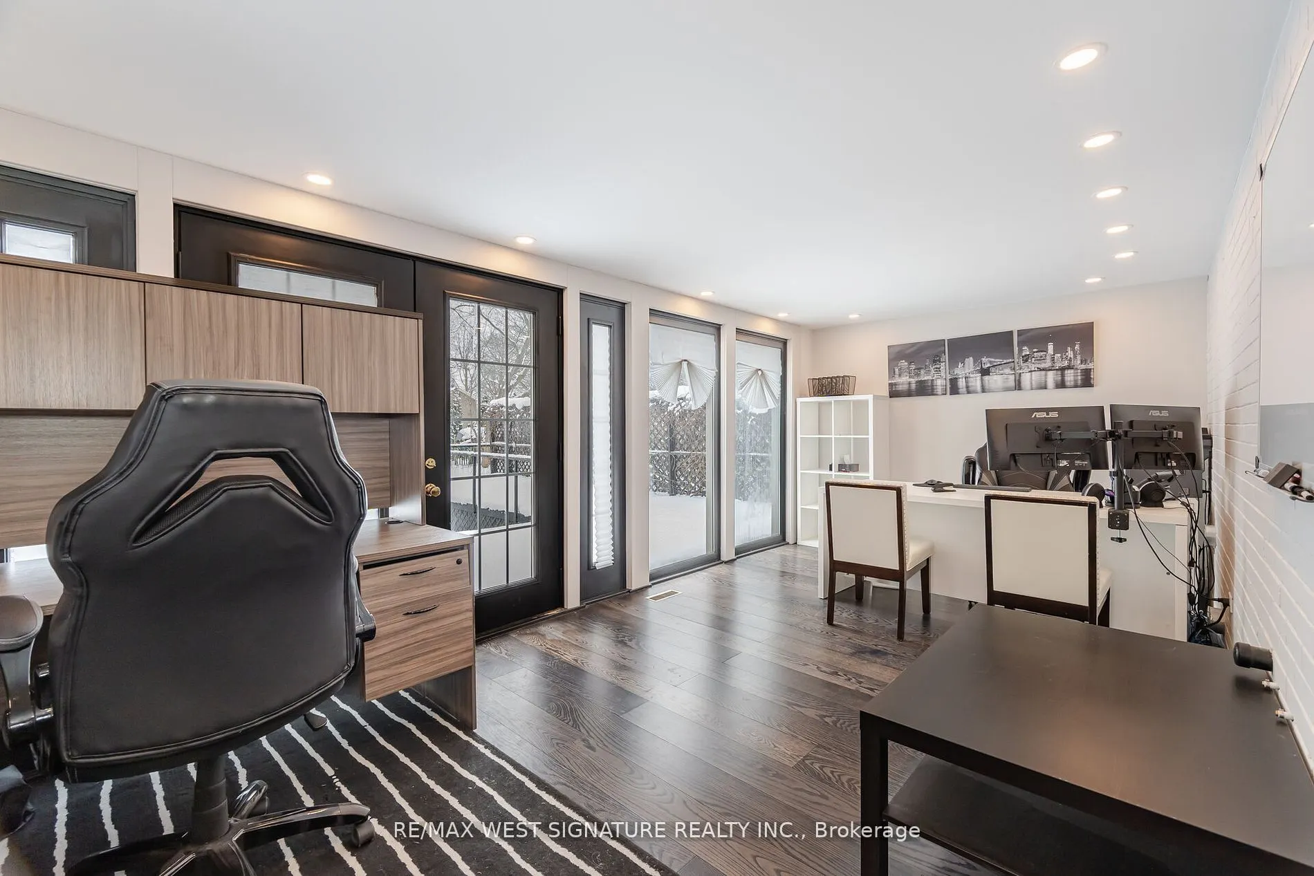 195 Victoria Street W