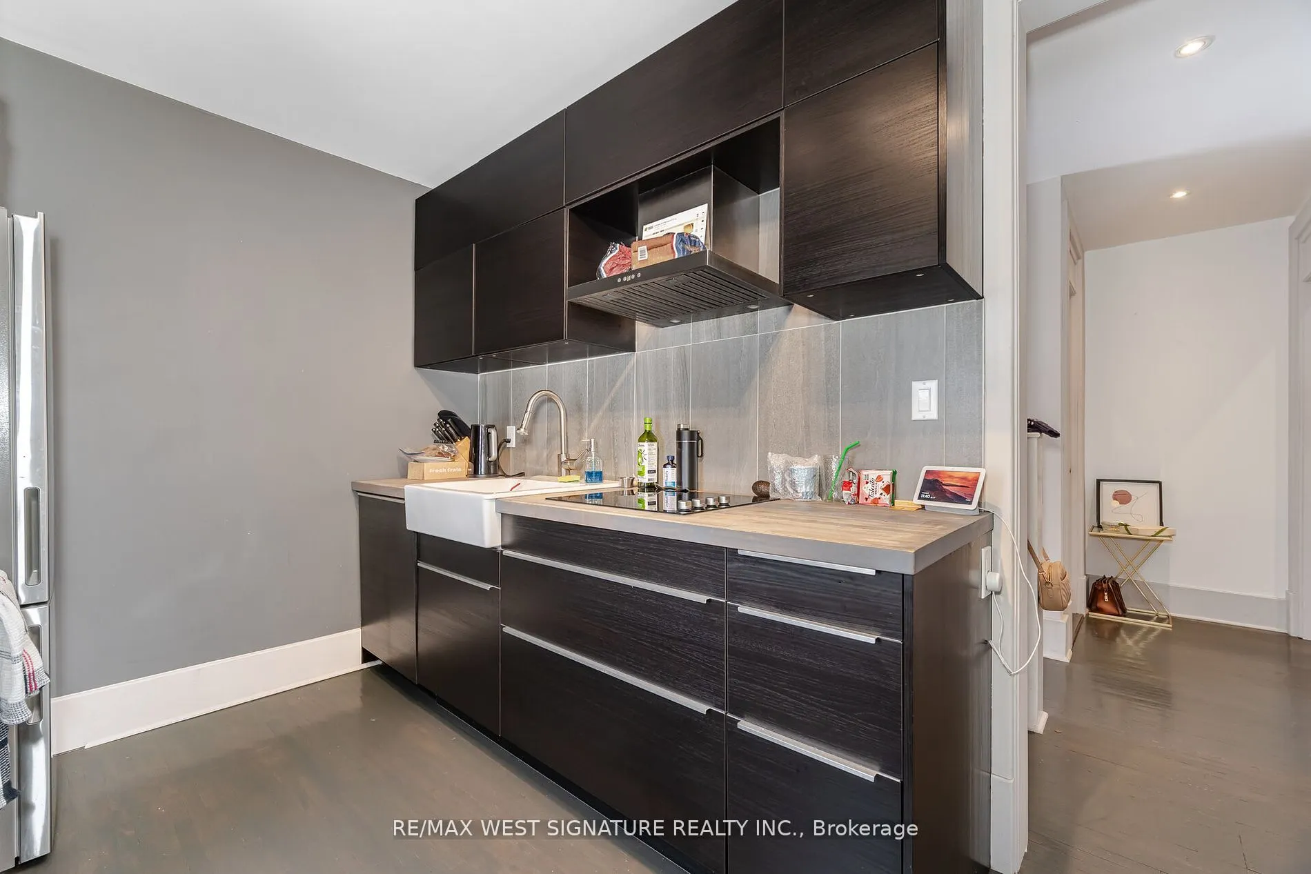 195 Victoria Street W