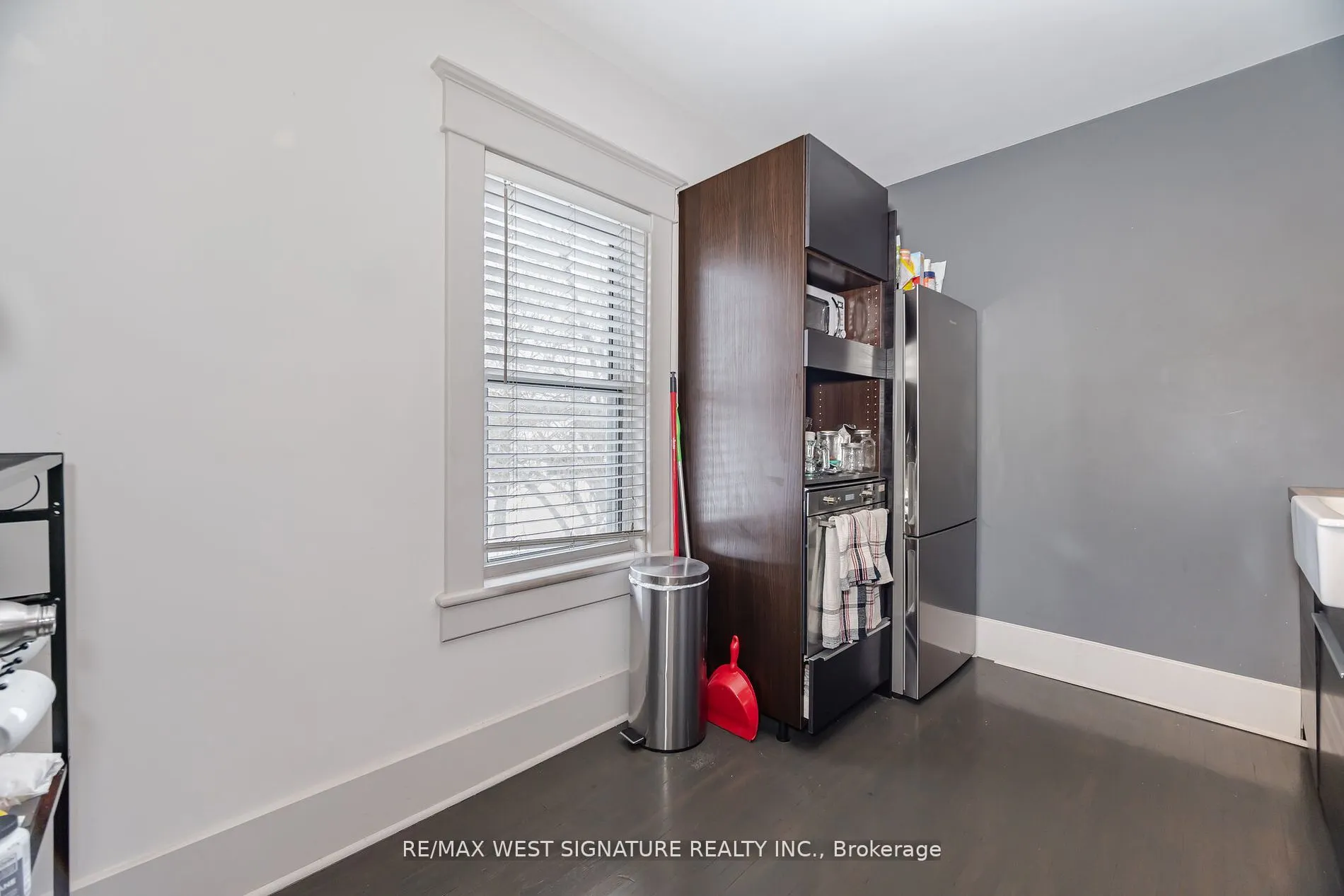 195 Victoria Street W